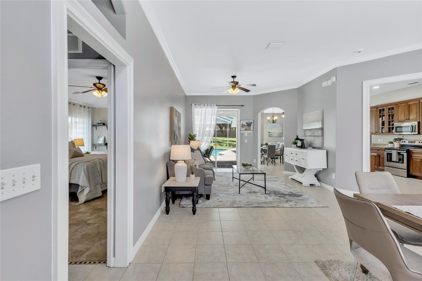 805 WOODCARVER LN