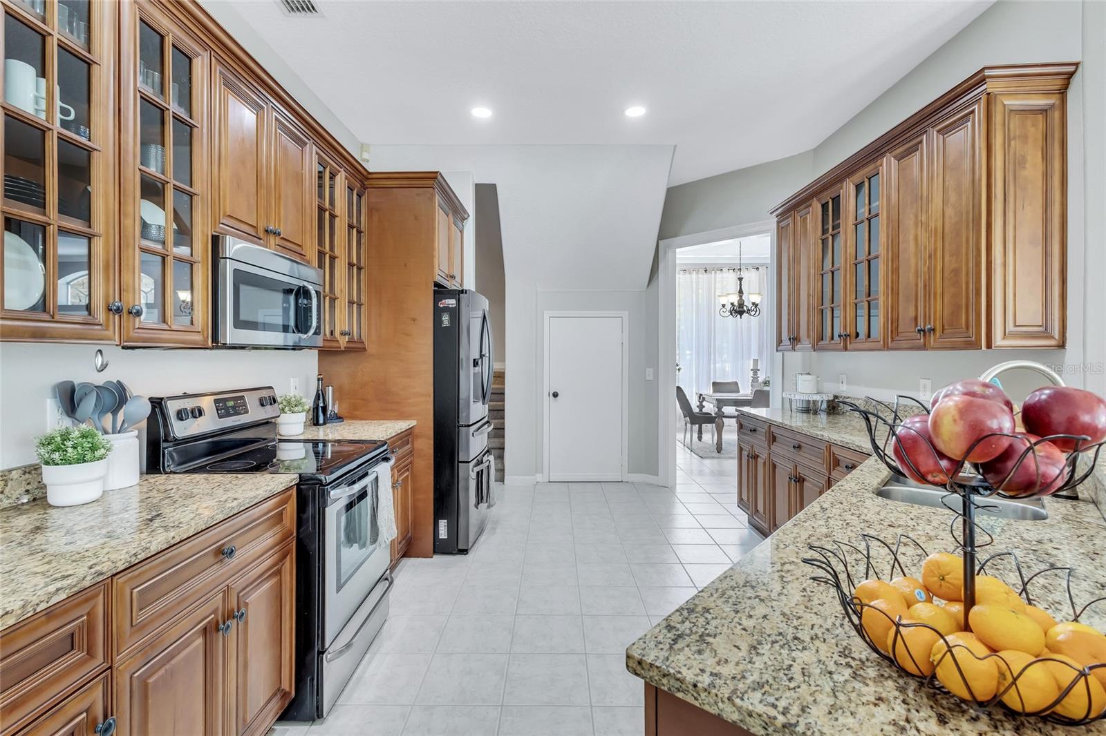 805 WOODCARVER LN