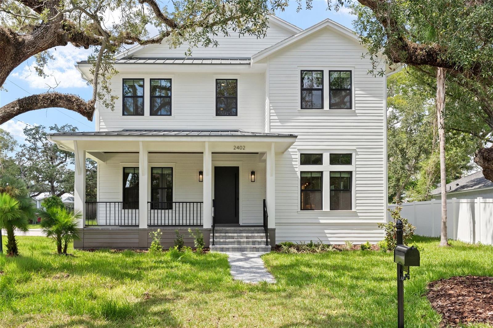 2402 N GLENWOOD DR
