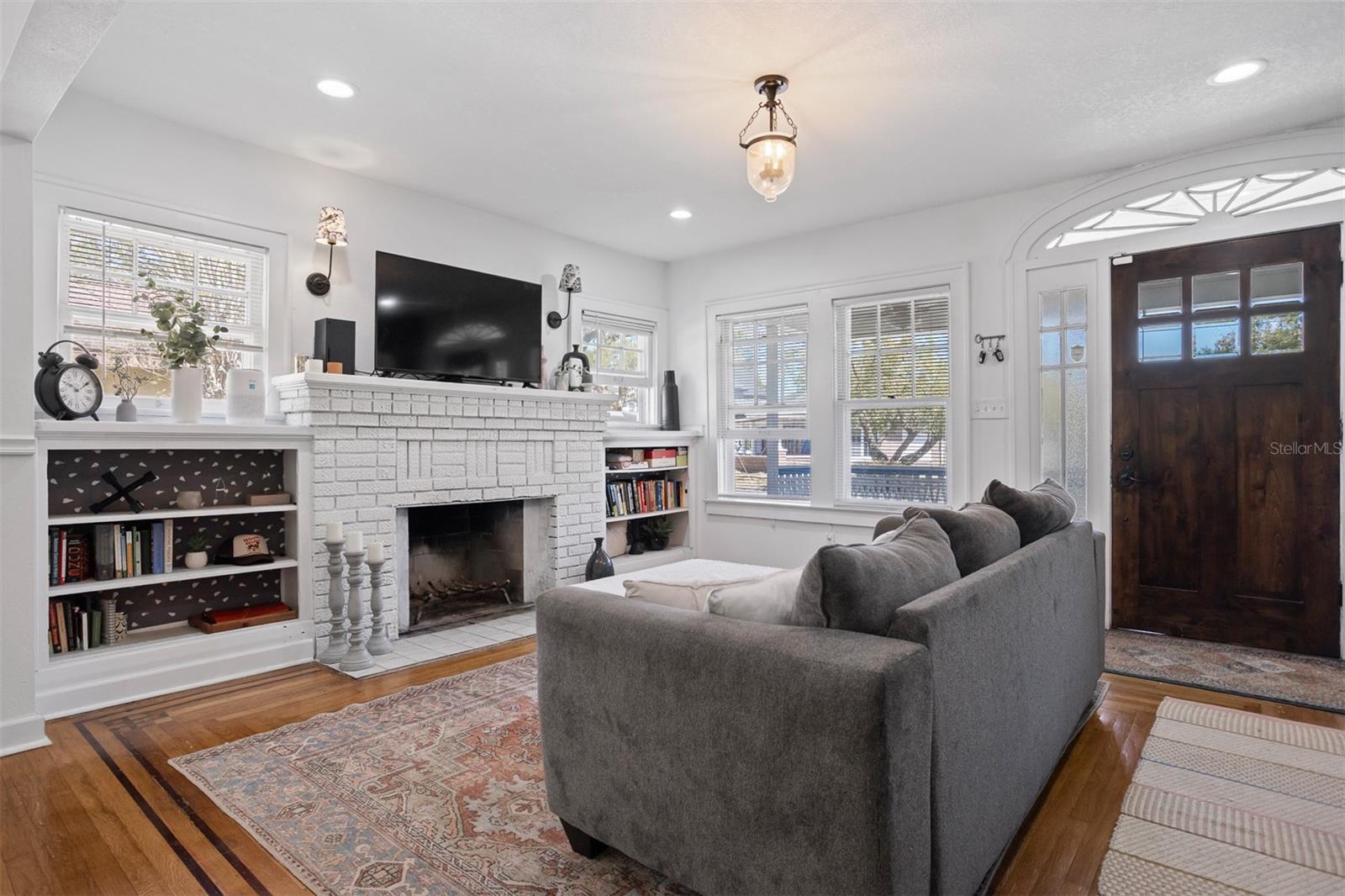 2222 N RIDGEWOOD AVE