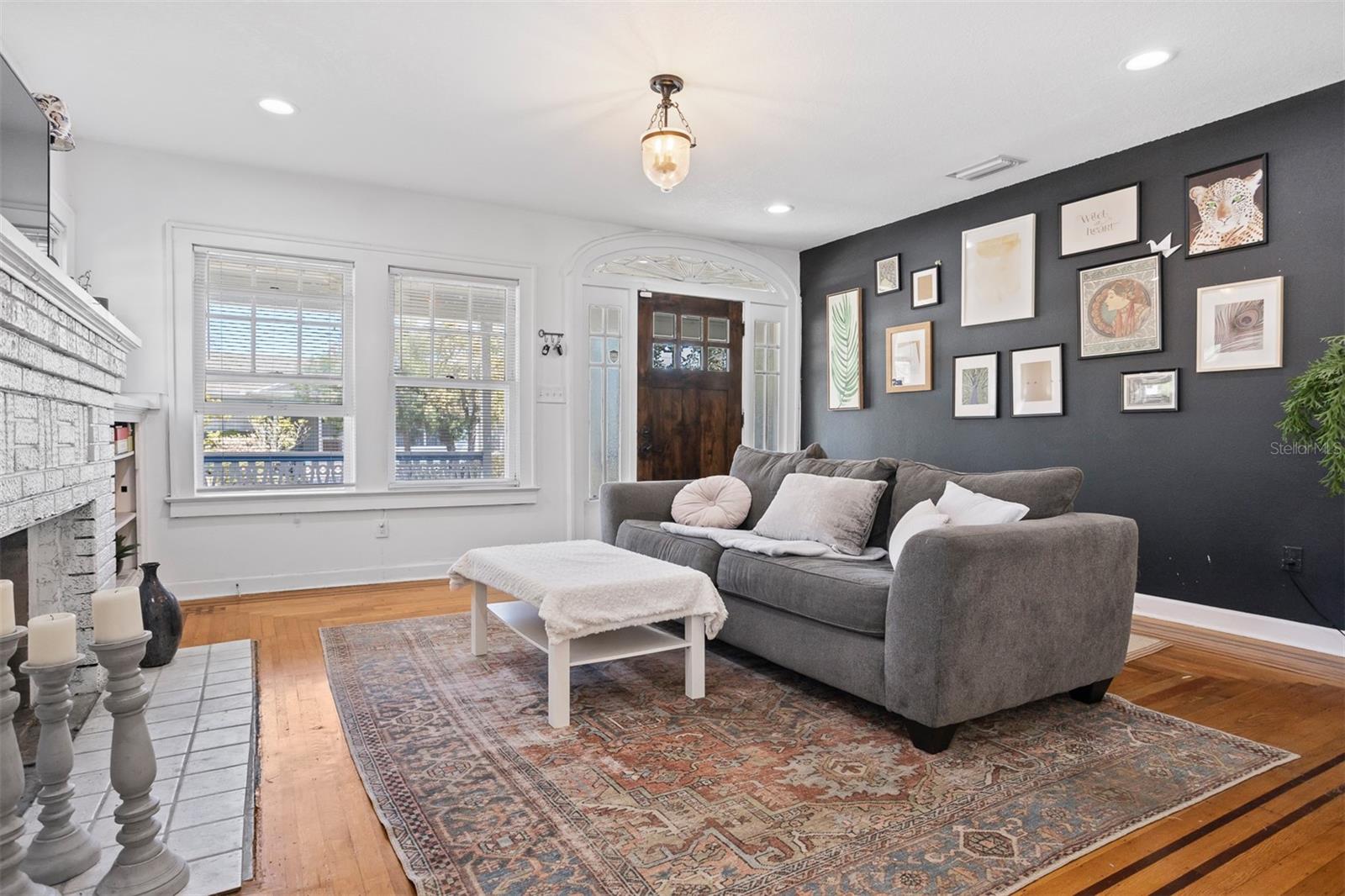 2222 N RIDGEWOOD AVE