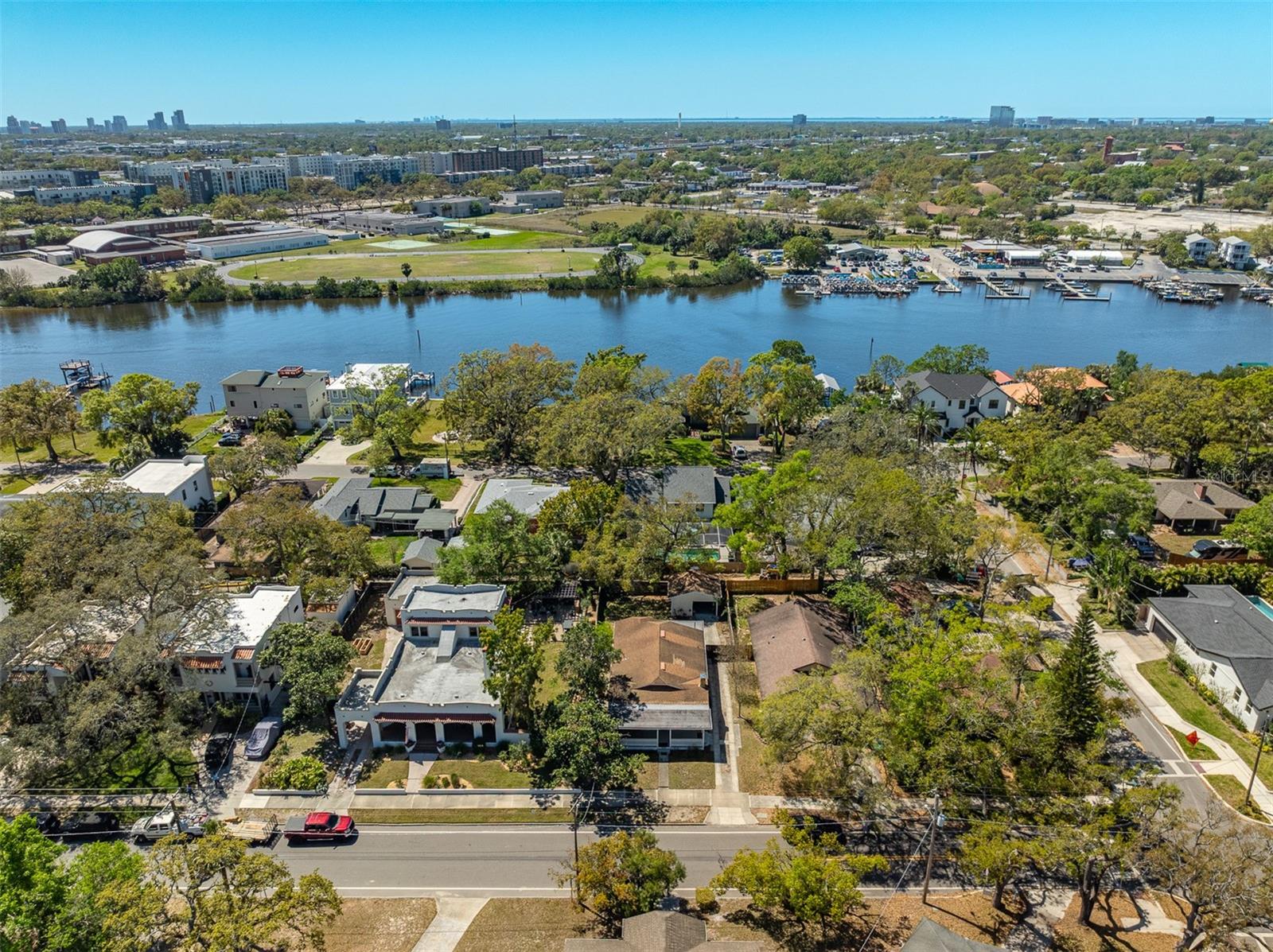 2222 N RIDGEWOOD AVE