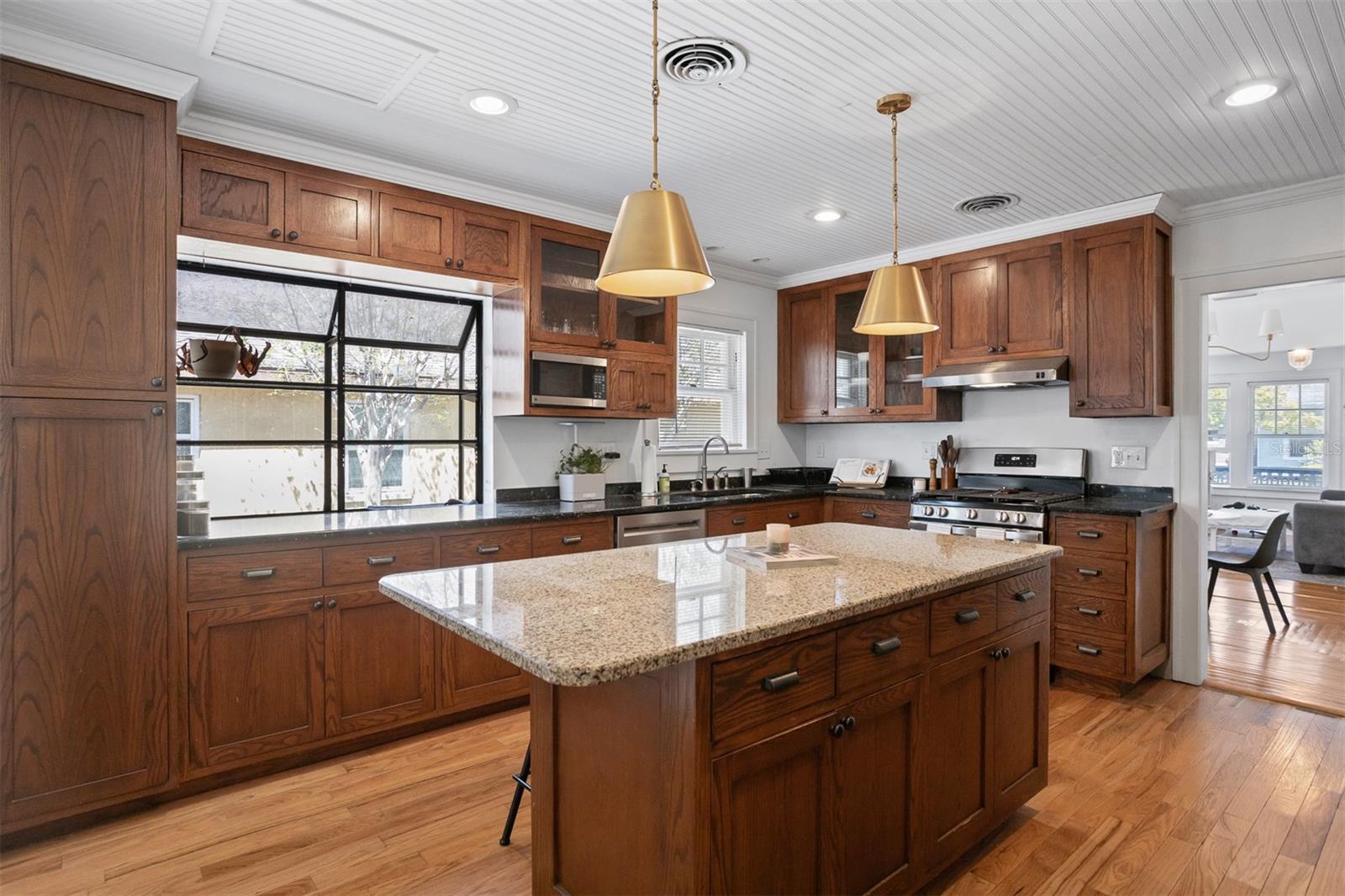 2222 N RIDGEWOOD AVE