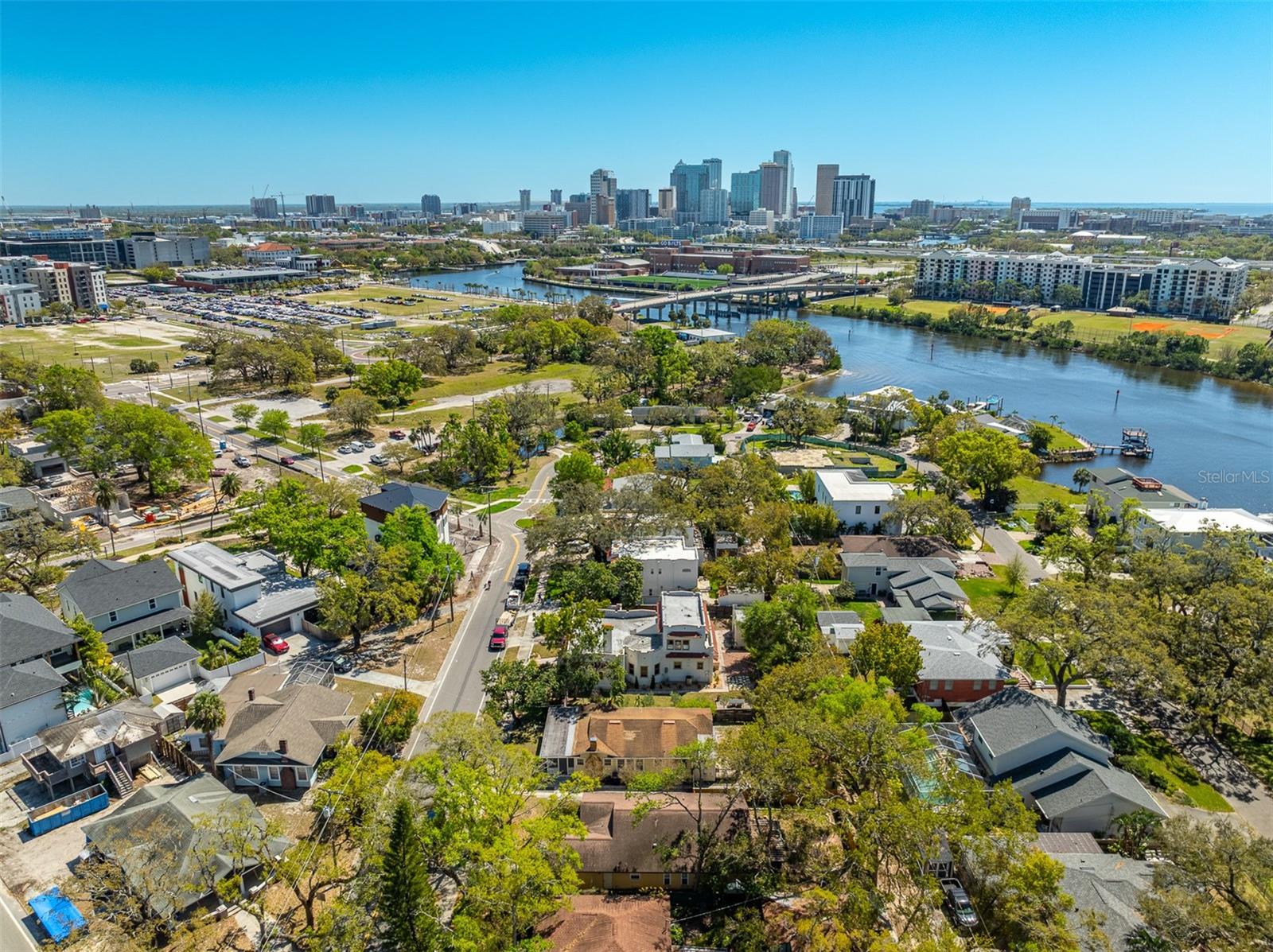 2222 N RIDGEWOOD AVE