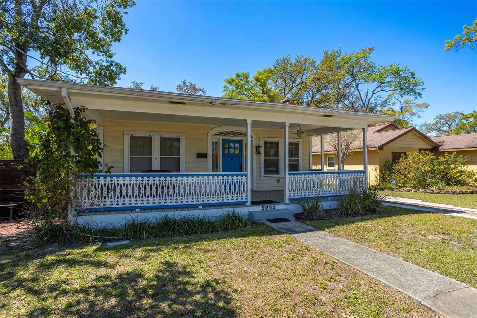 2222 N RIDGEWOOD AVE