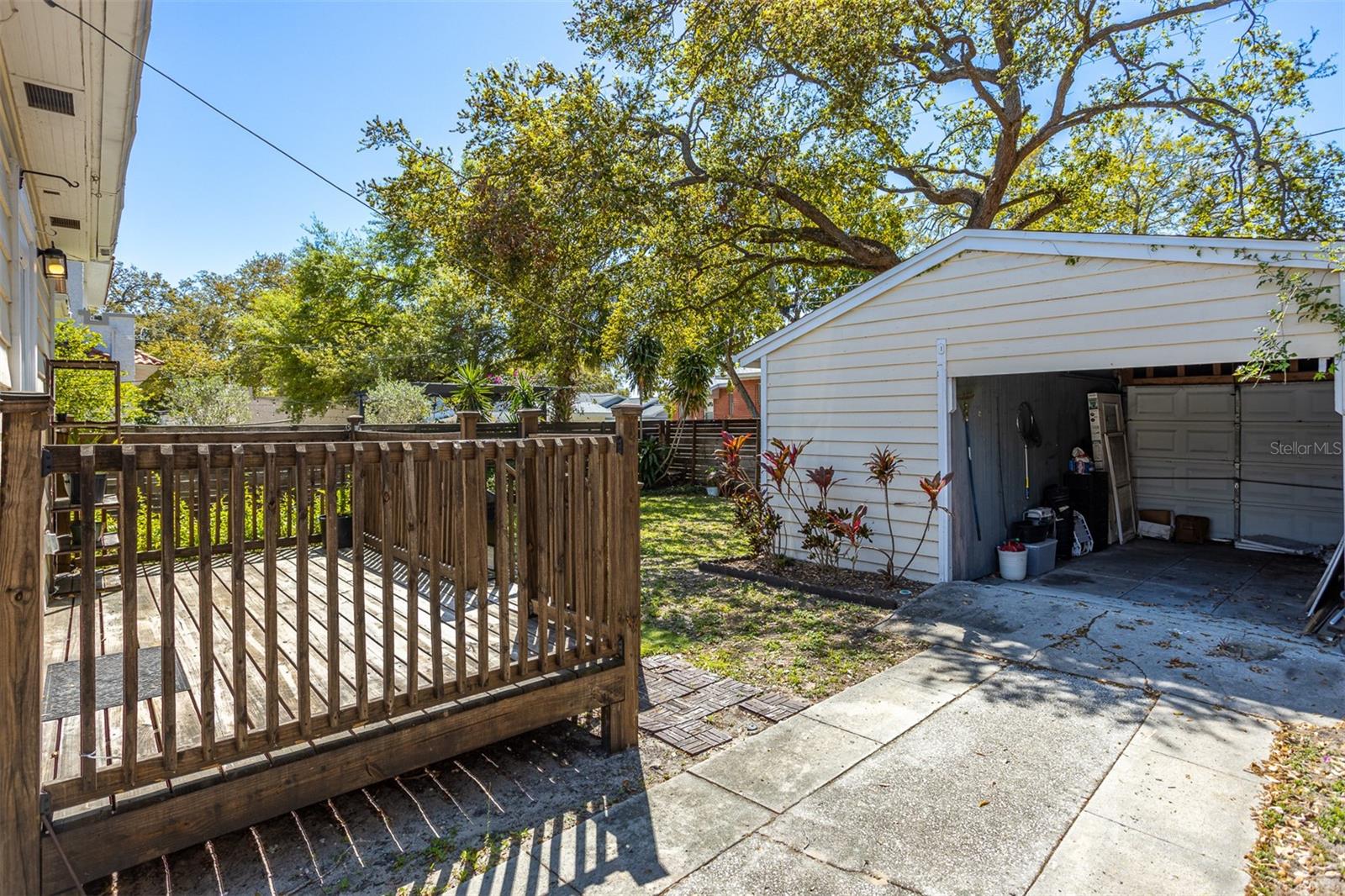 2222 N RIDGEWOOD AVE