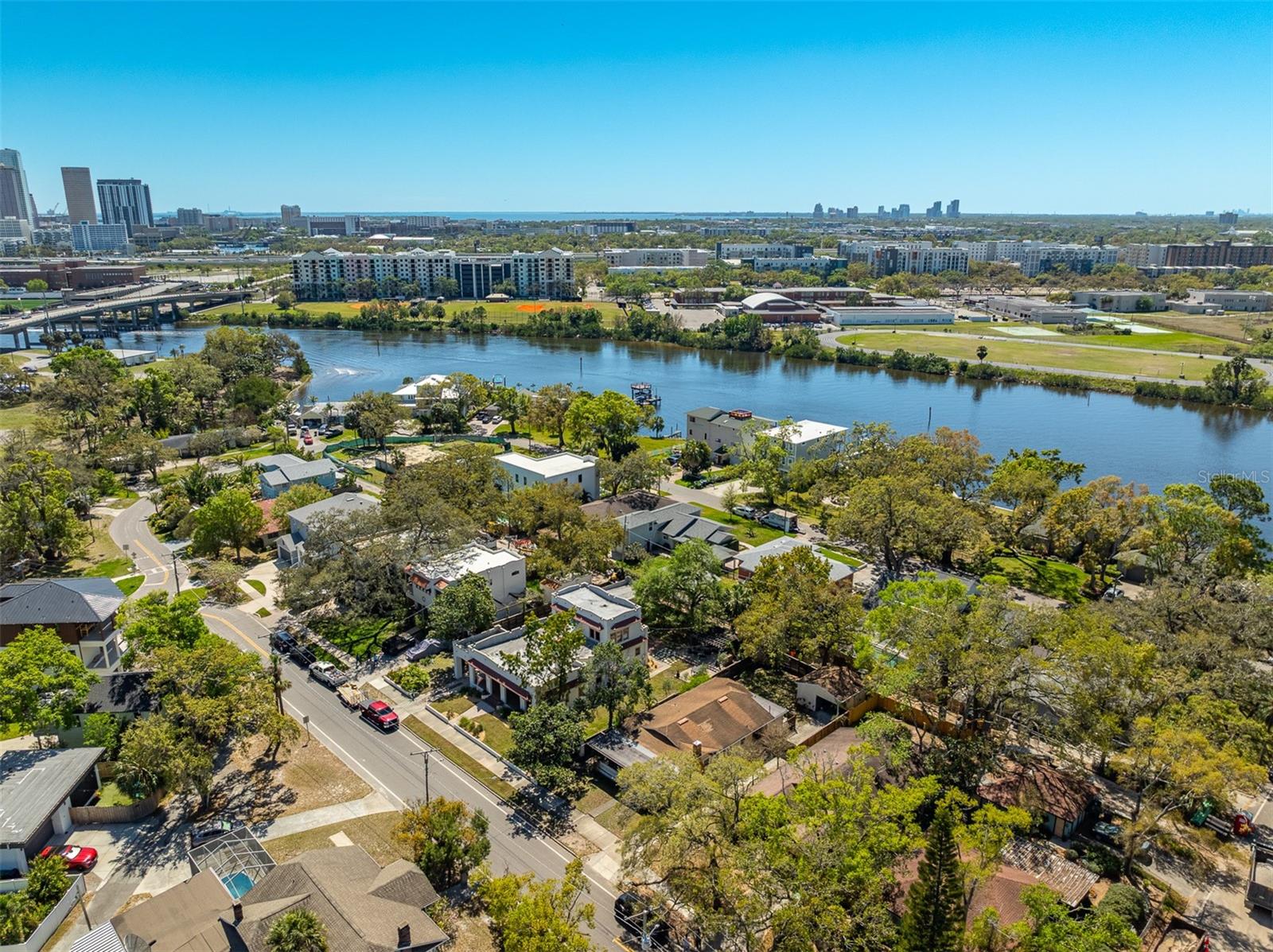 2222 N RIDGEWOOD AVE