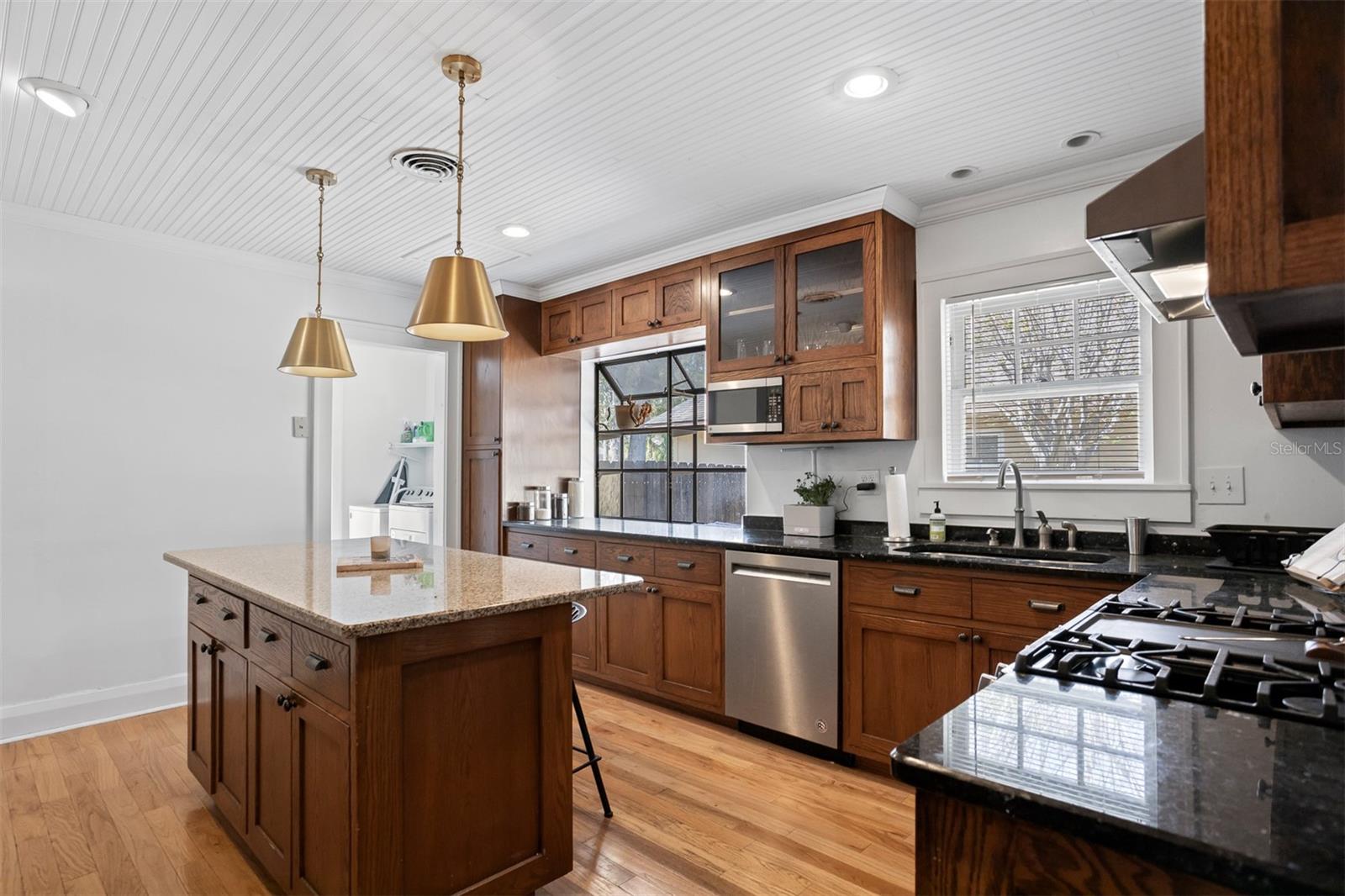 2222 N RIDGEWOOD AVE