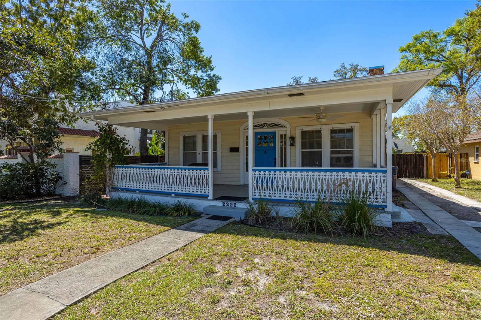 2222 N RIDGEWOOD AVE