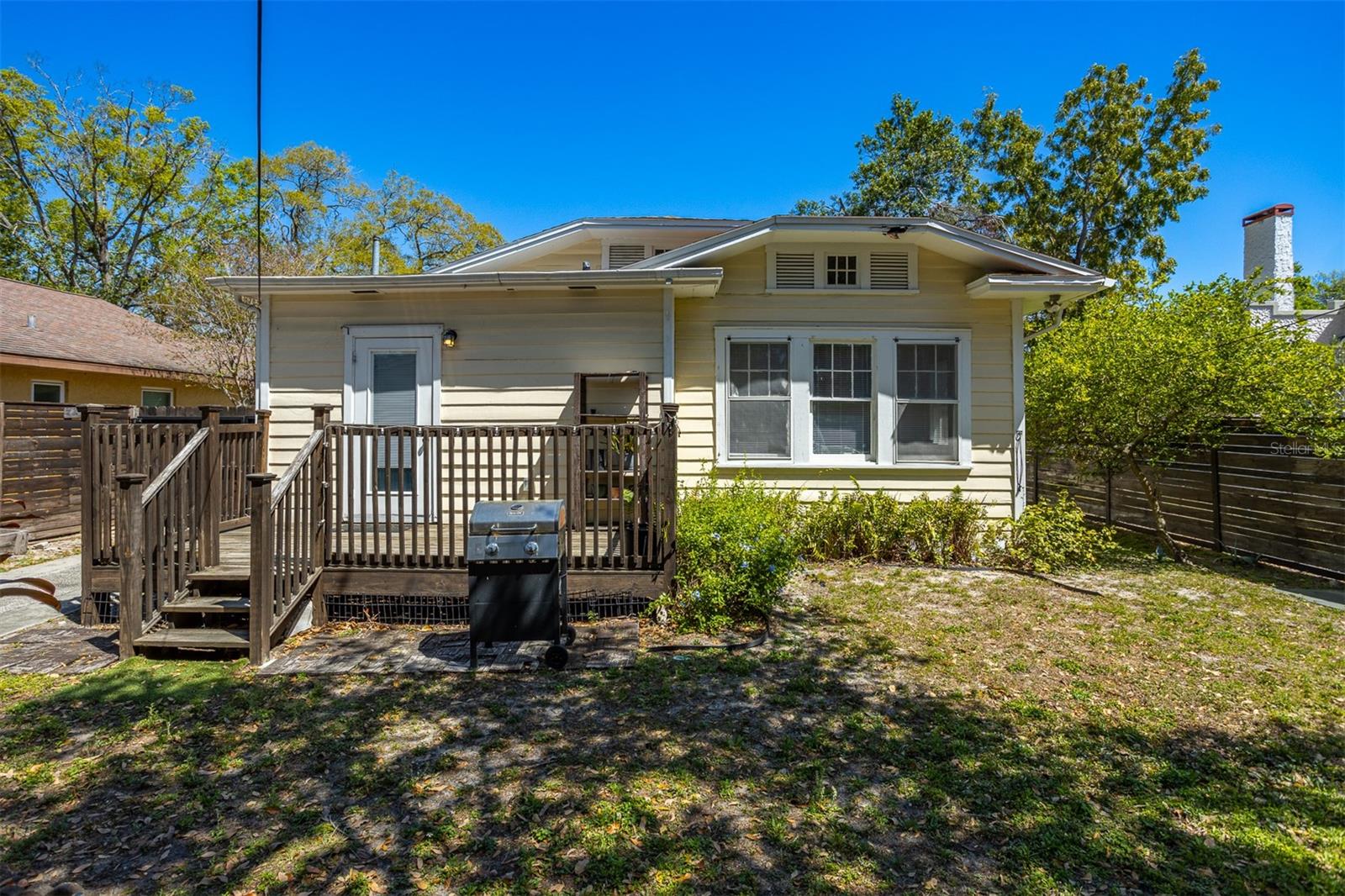 2222 N RIDGEWOOD AVE