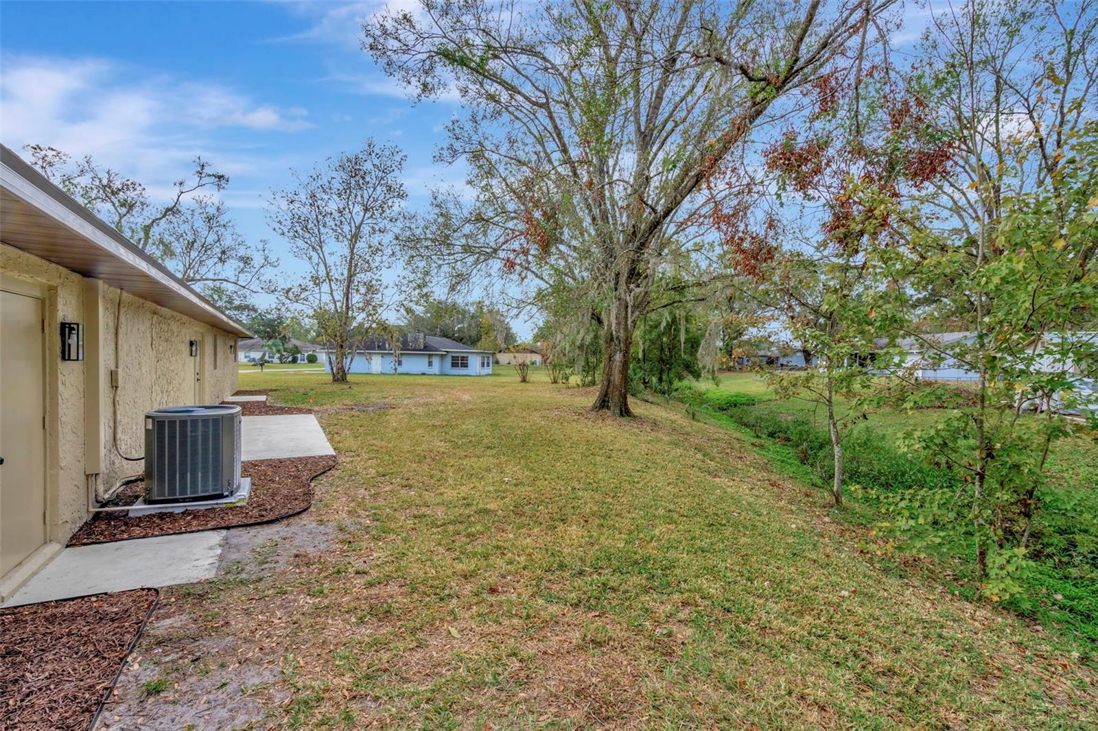 5749 SOUTHERNVIEW DR