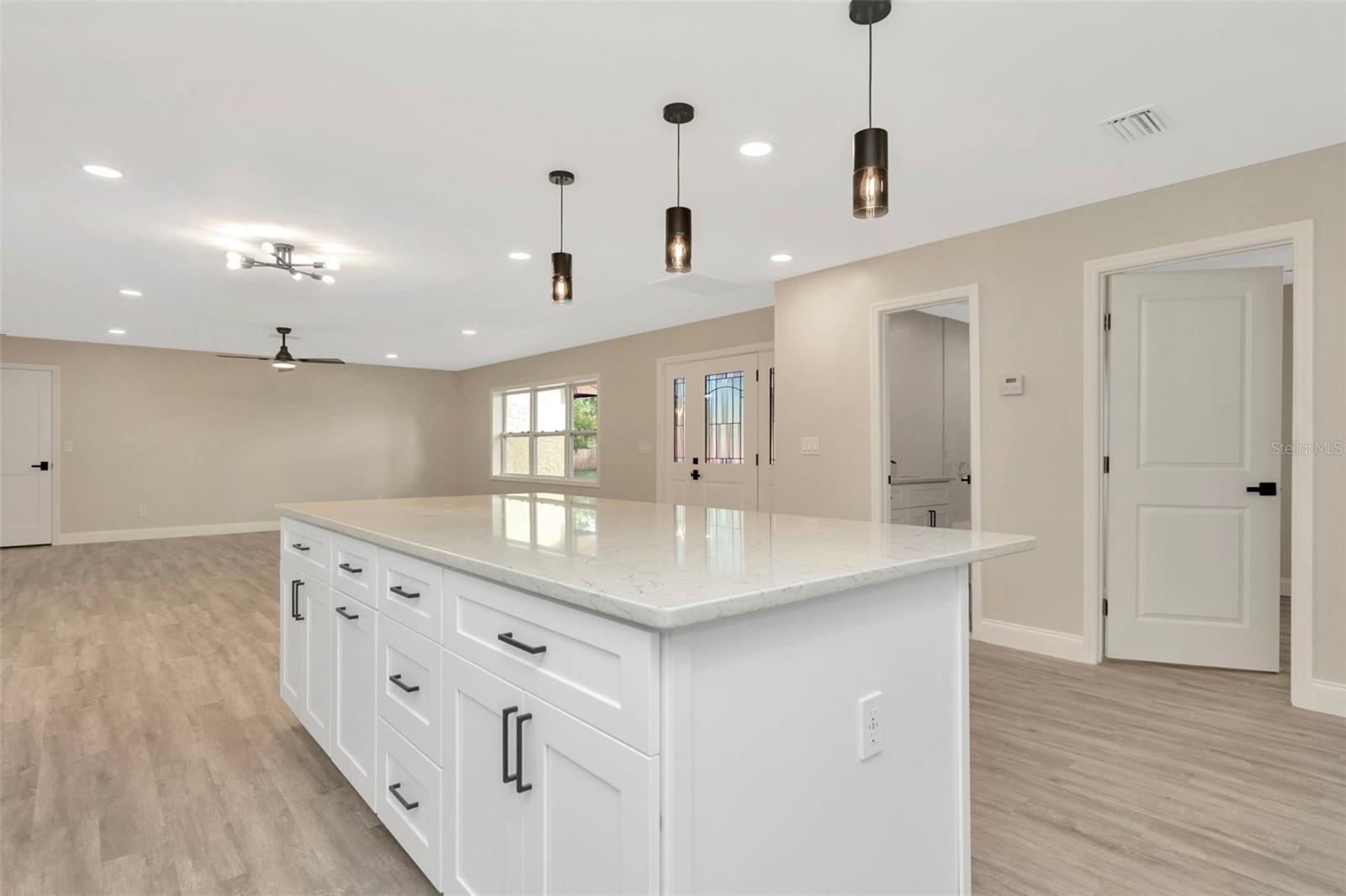 5749 SOUTHERNVIEW DR