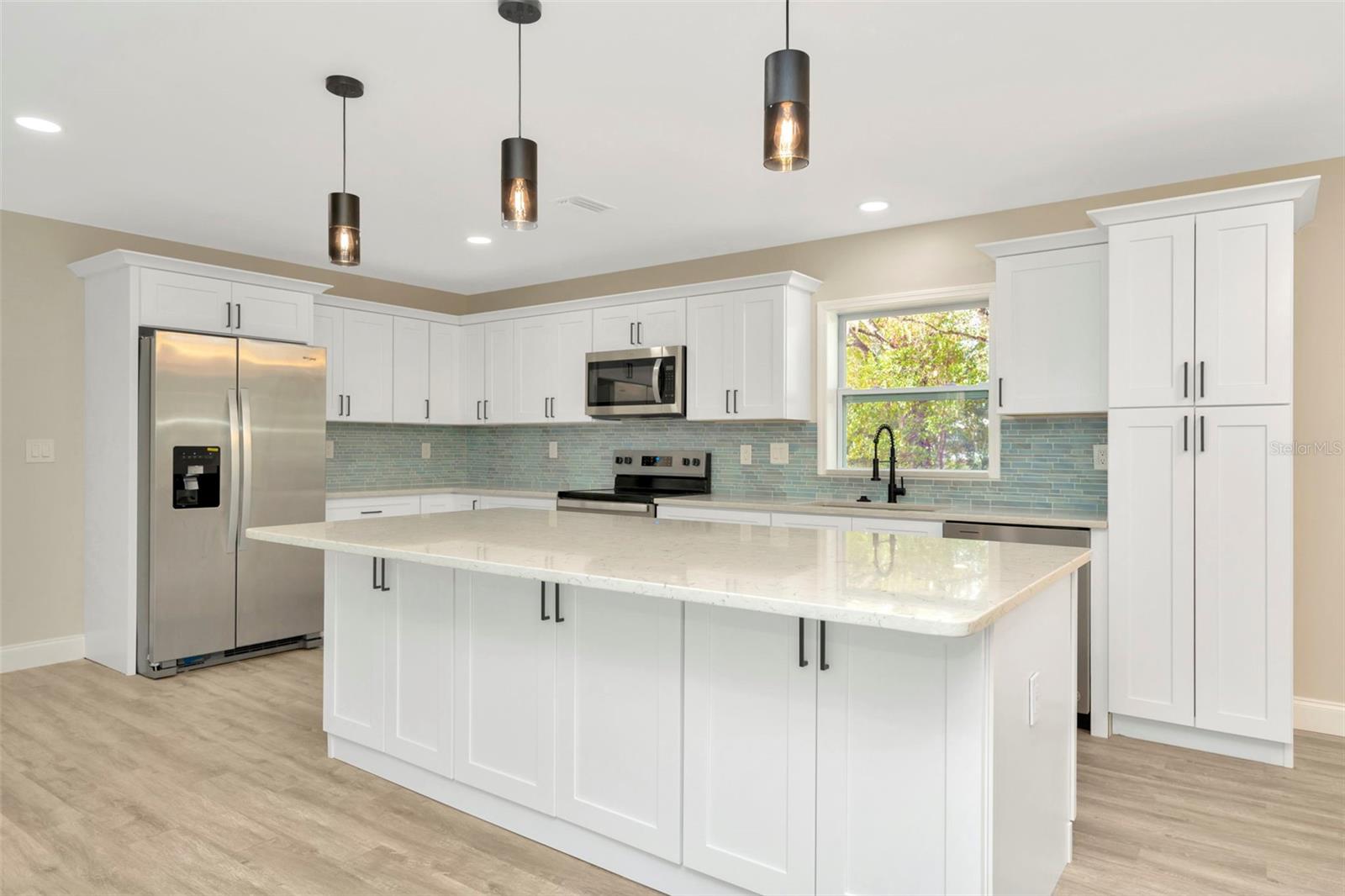 5749 SOUTHERNVIEW DR