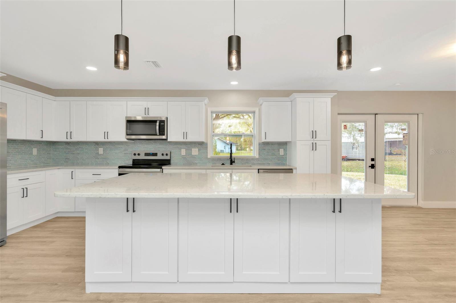 5749 SOUTHERNVIEW DR