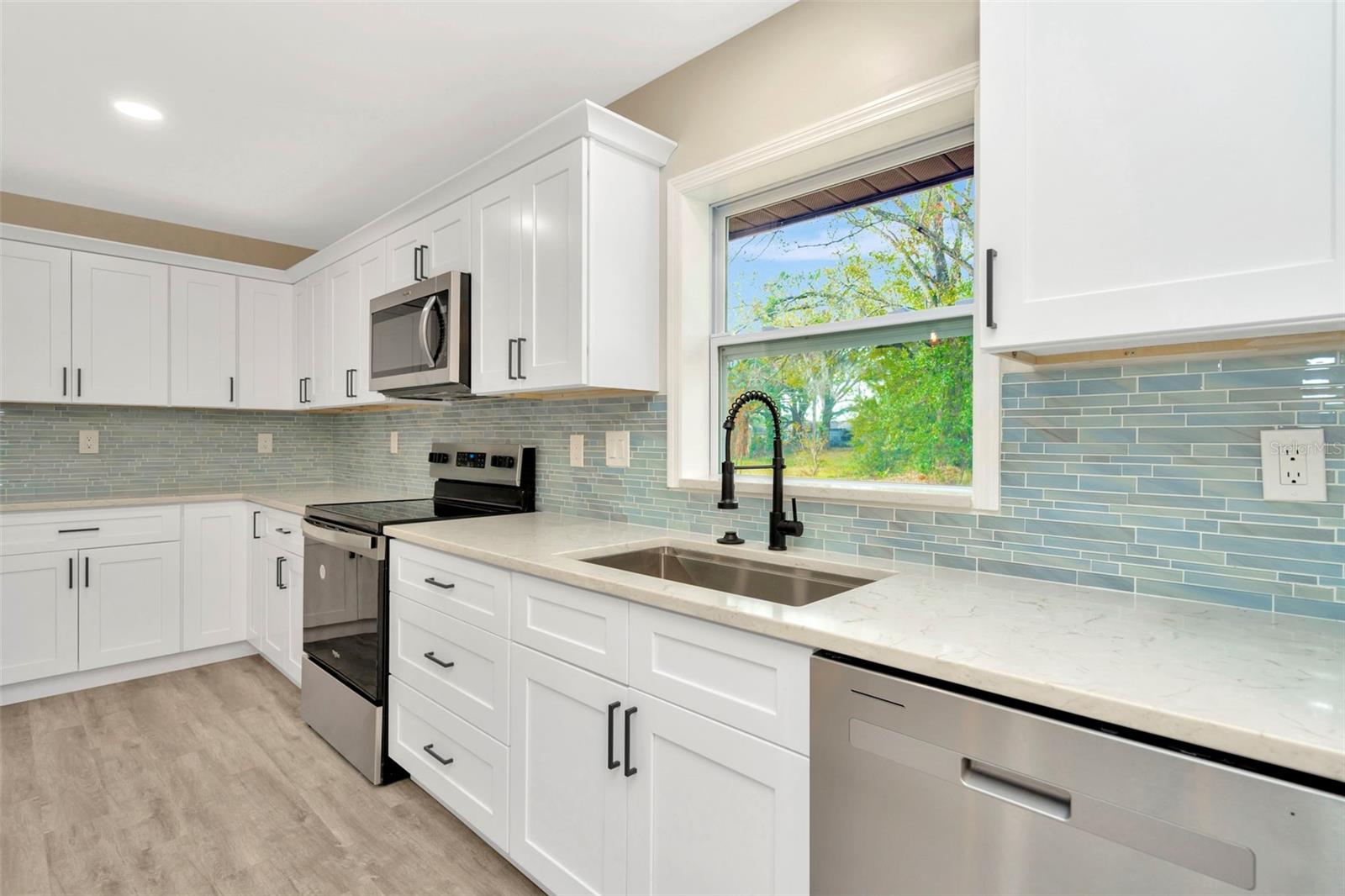 5749 SOUTHERNVIEW DR