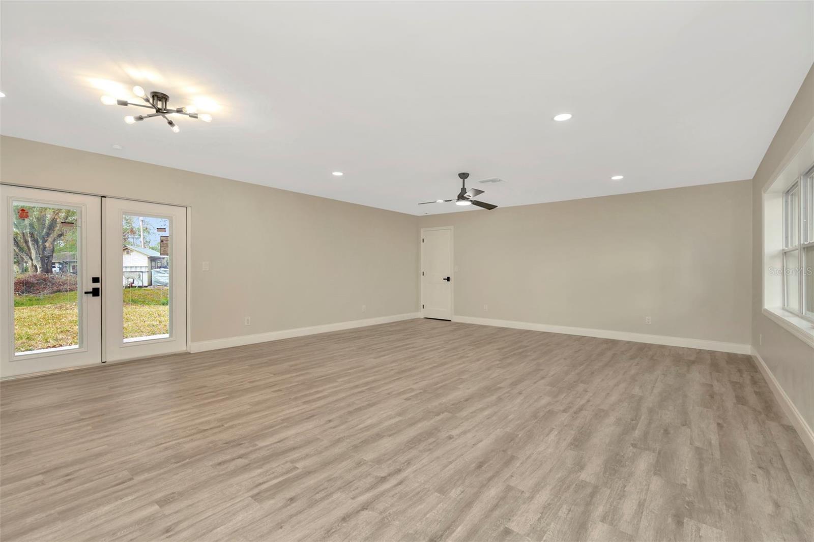 5749 SOUTHERNVIEW DR