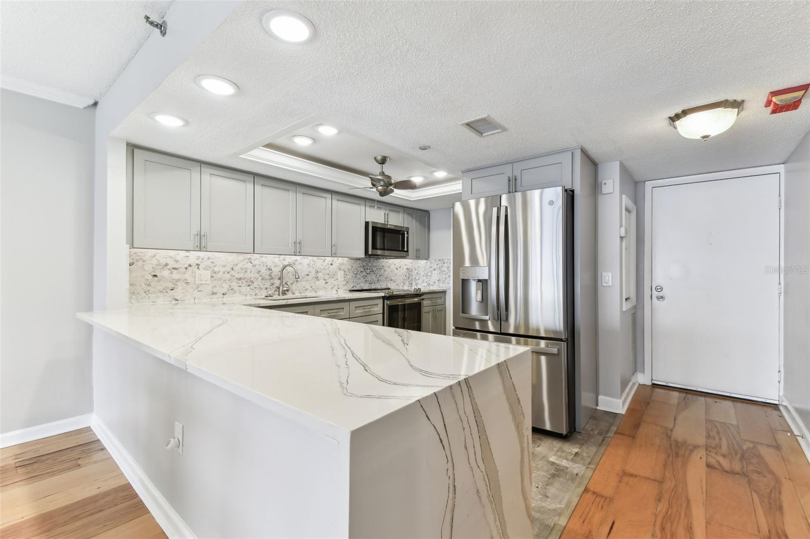 15400 GULF BLVD #702