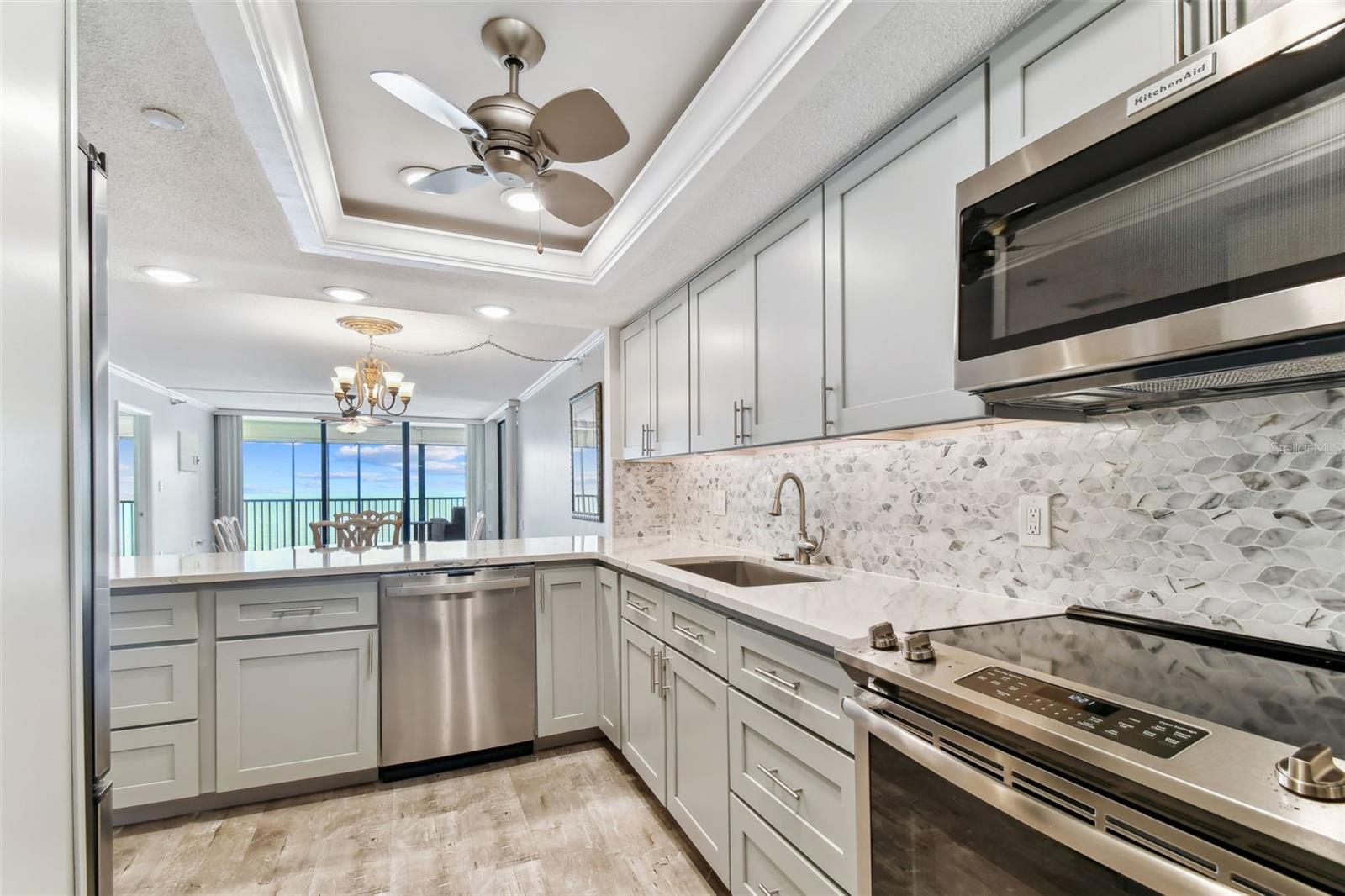15400 GULF BLVD #702