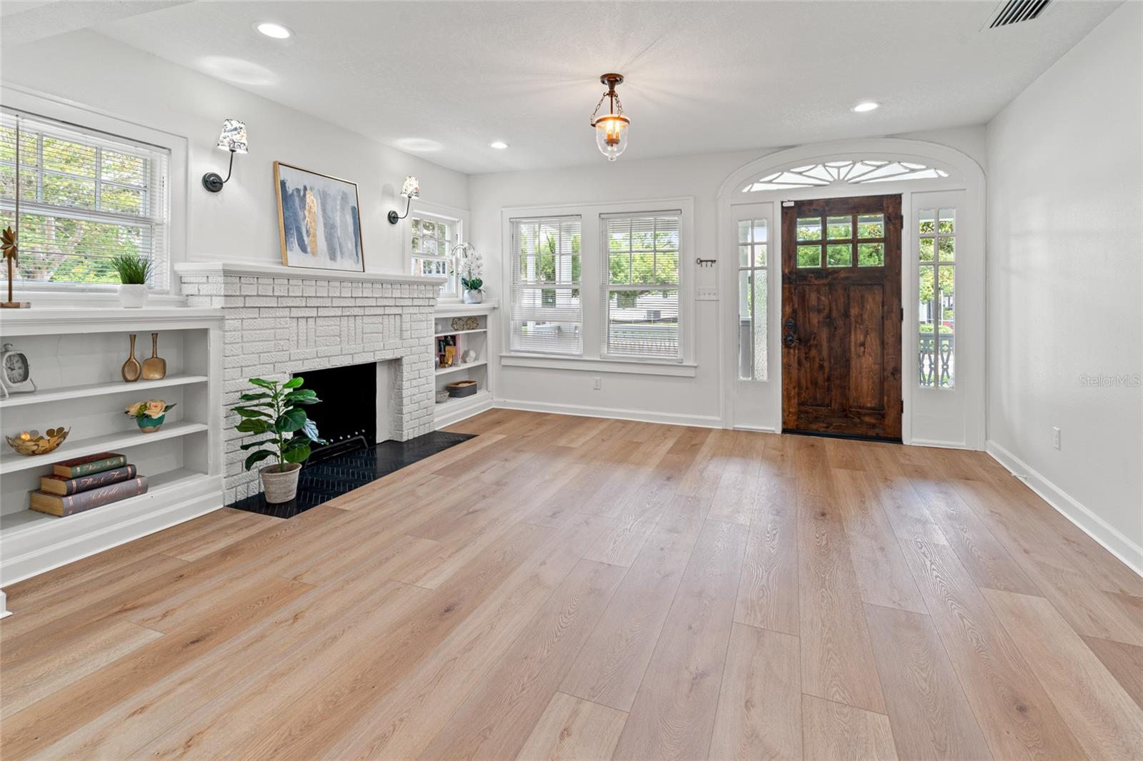 2222 N RIDGEWOOD AVE