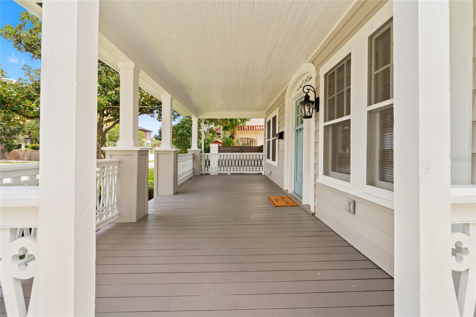 2222 N RIDGEWOOD AVE