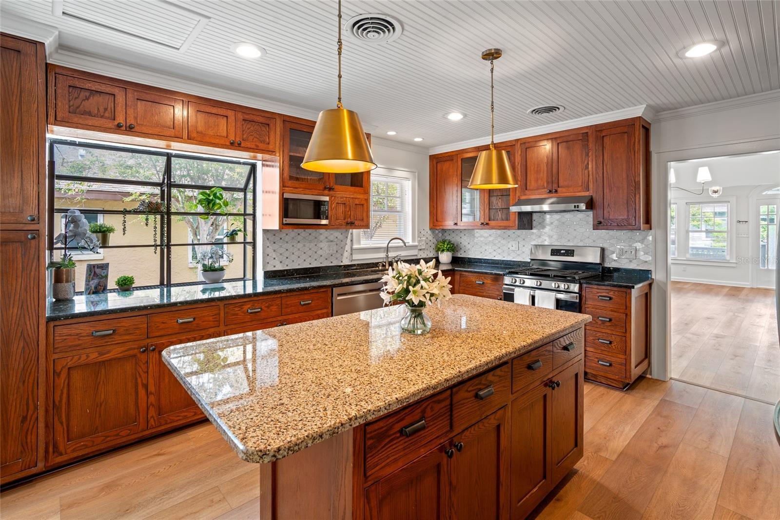 2222 N RIDGEWOOD AVE