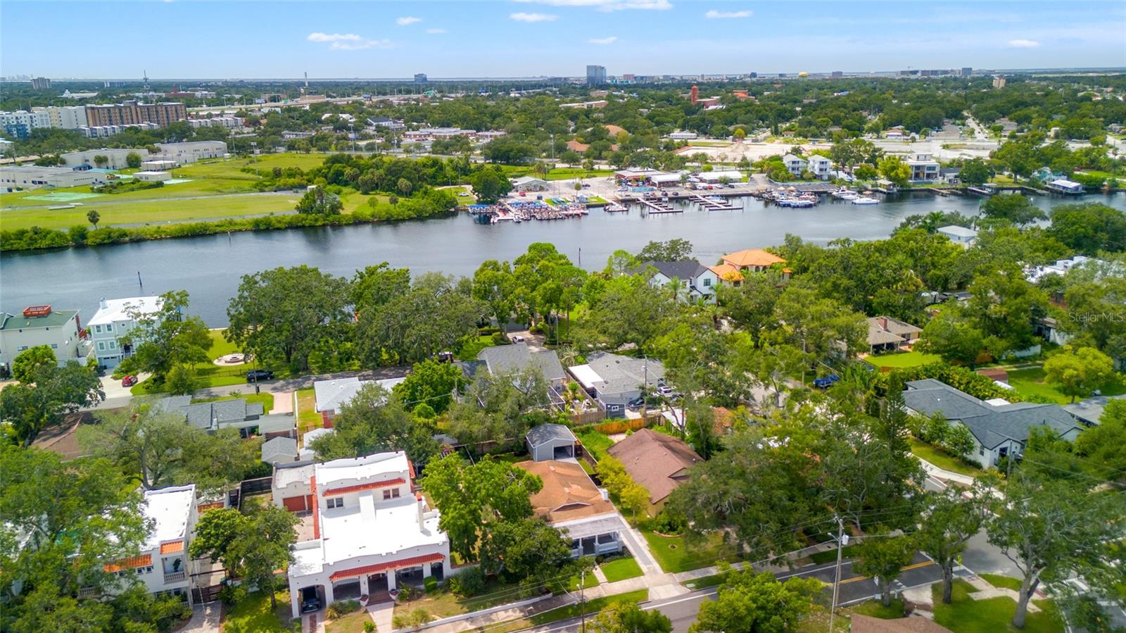 2222 N RIDGEWOOD AVE