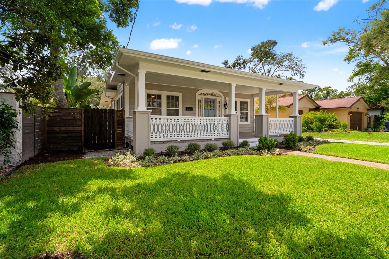 2222 N RIDGEWOOD AVE