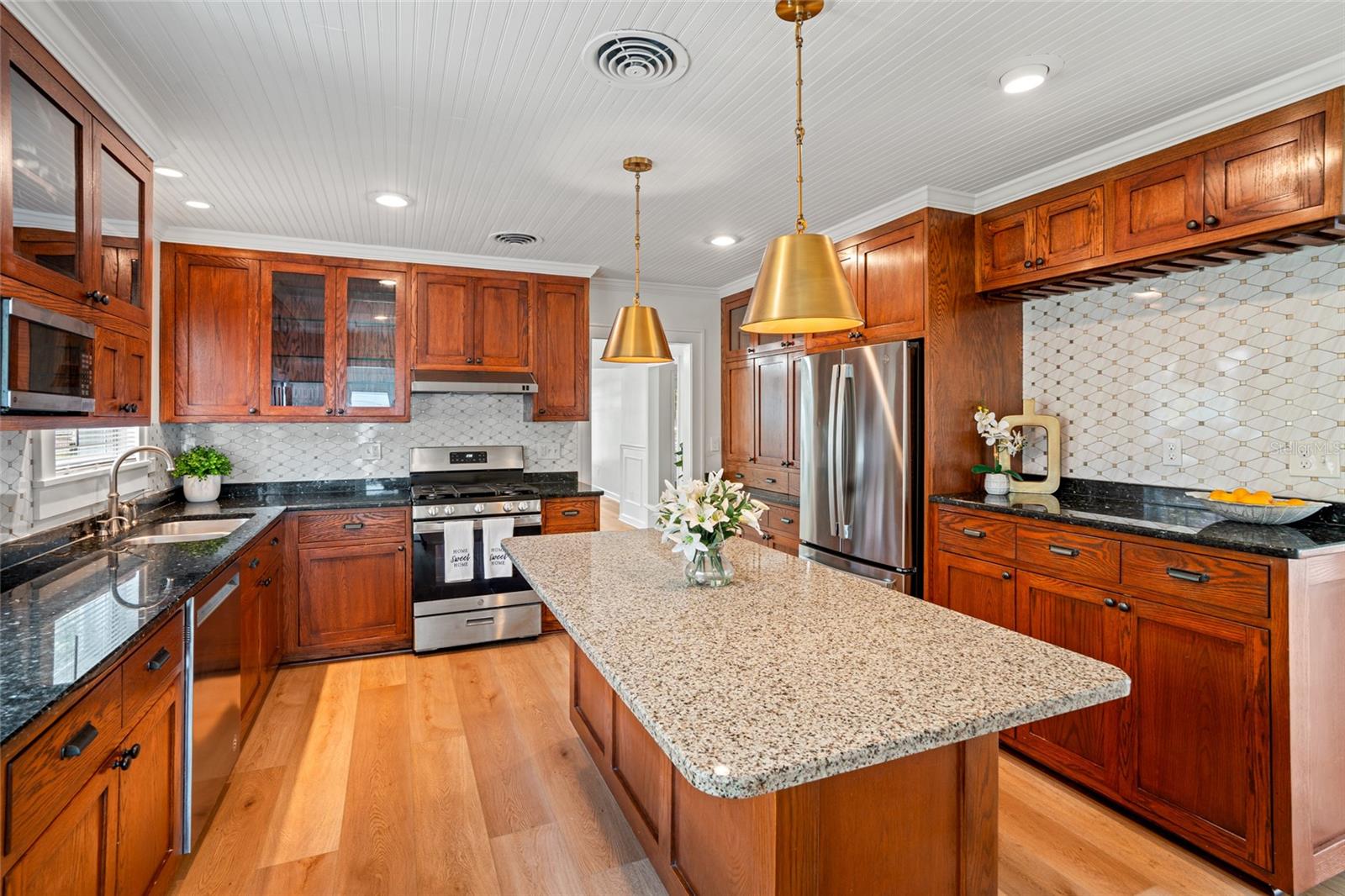 2222 N RIDGEWOOD AVE