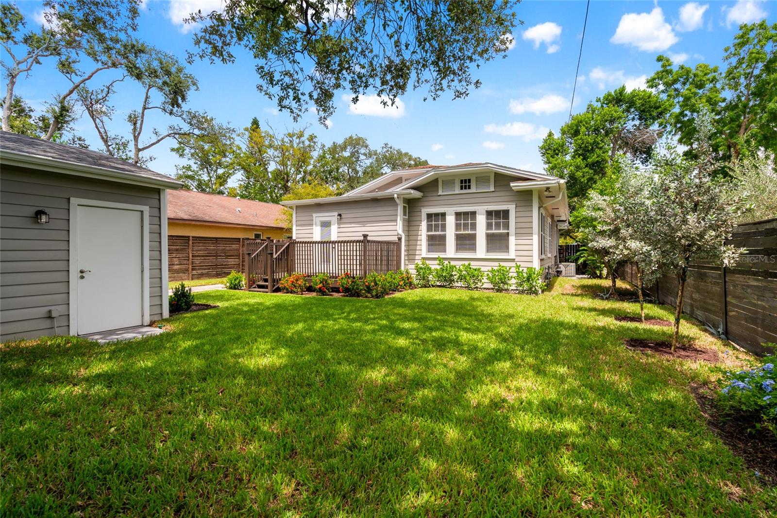 2222 N RIDGEWOOD AVE