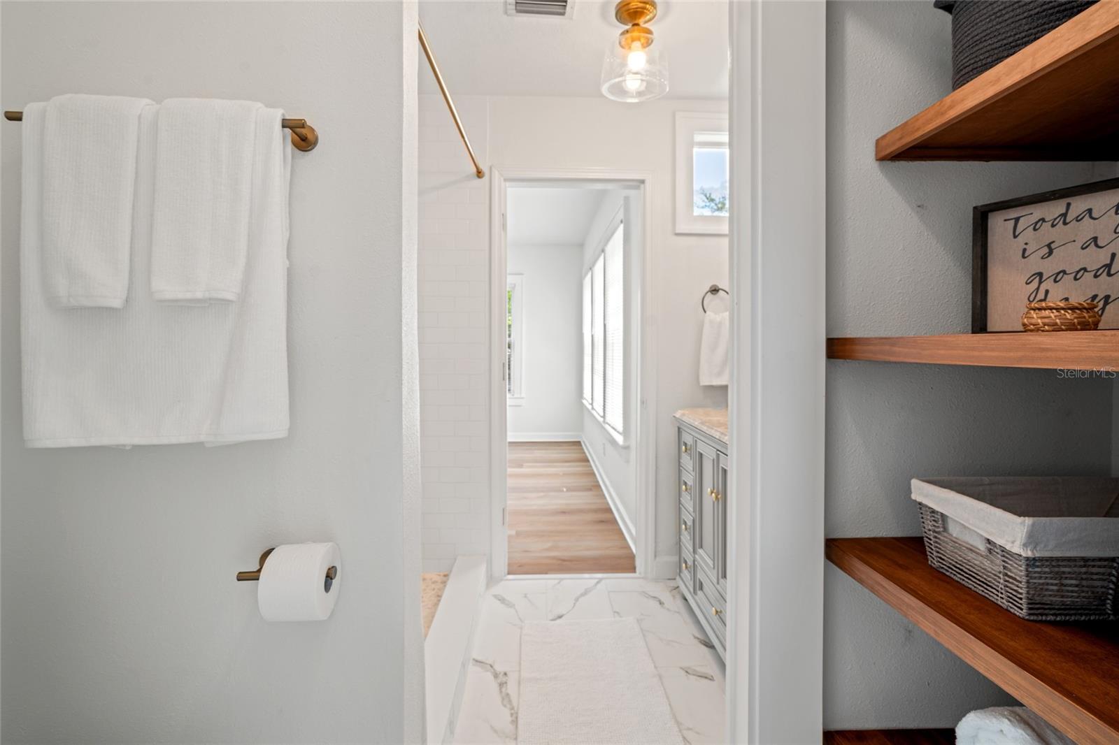 2222 N RIDGEWOOD AVE