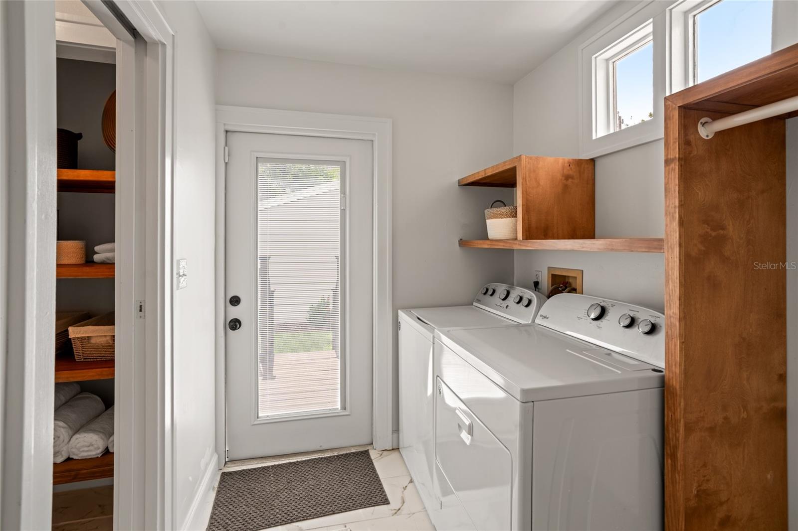 2222 N RIDGEWOOD AVE