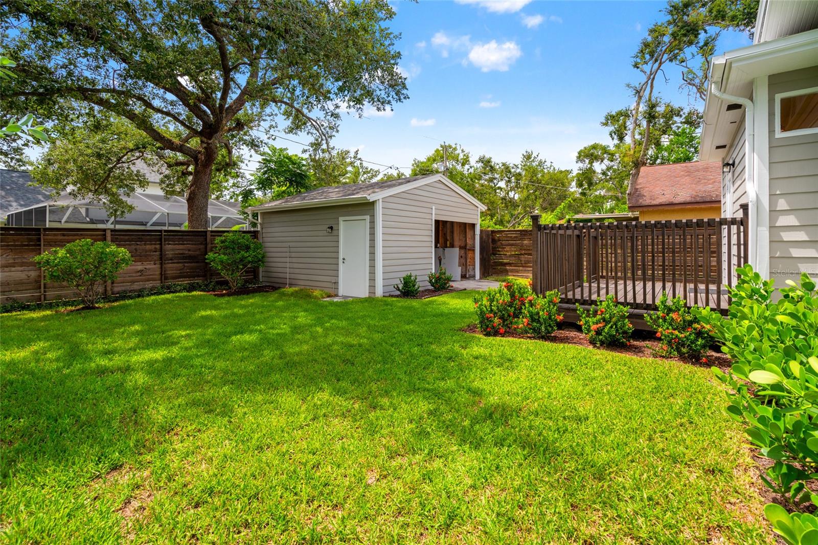 2222 N RIDGEWOOD AVE