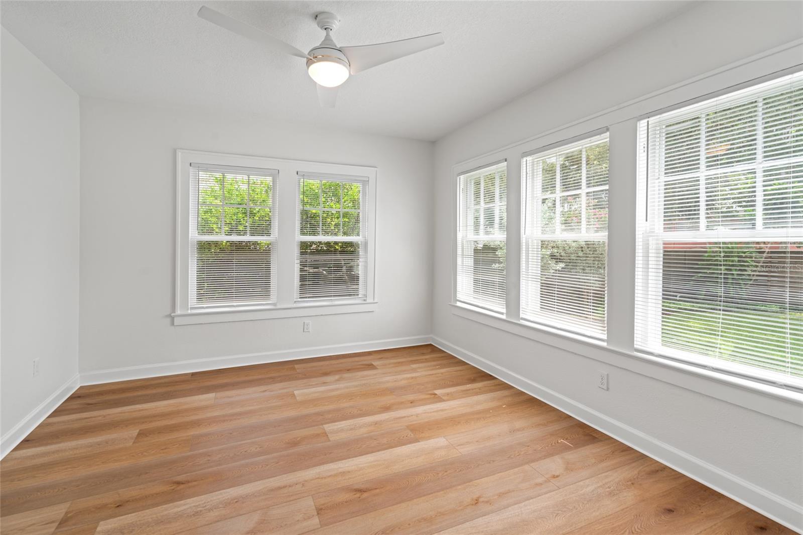 2222 N RIDGEWOOD AVE