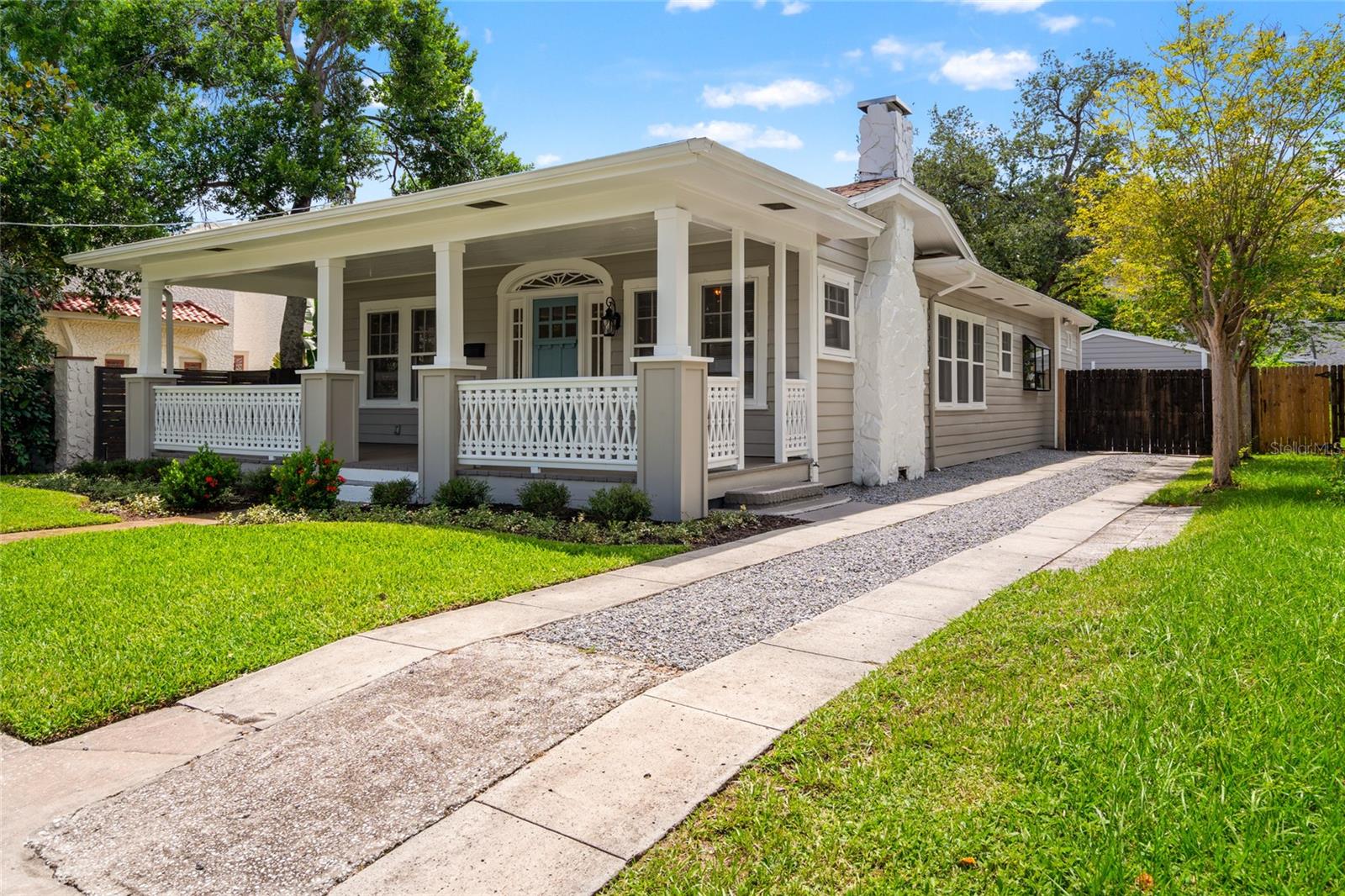 2222 N RIDGEWOOD AVE