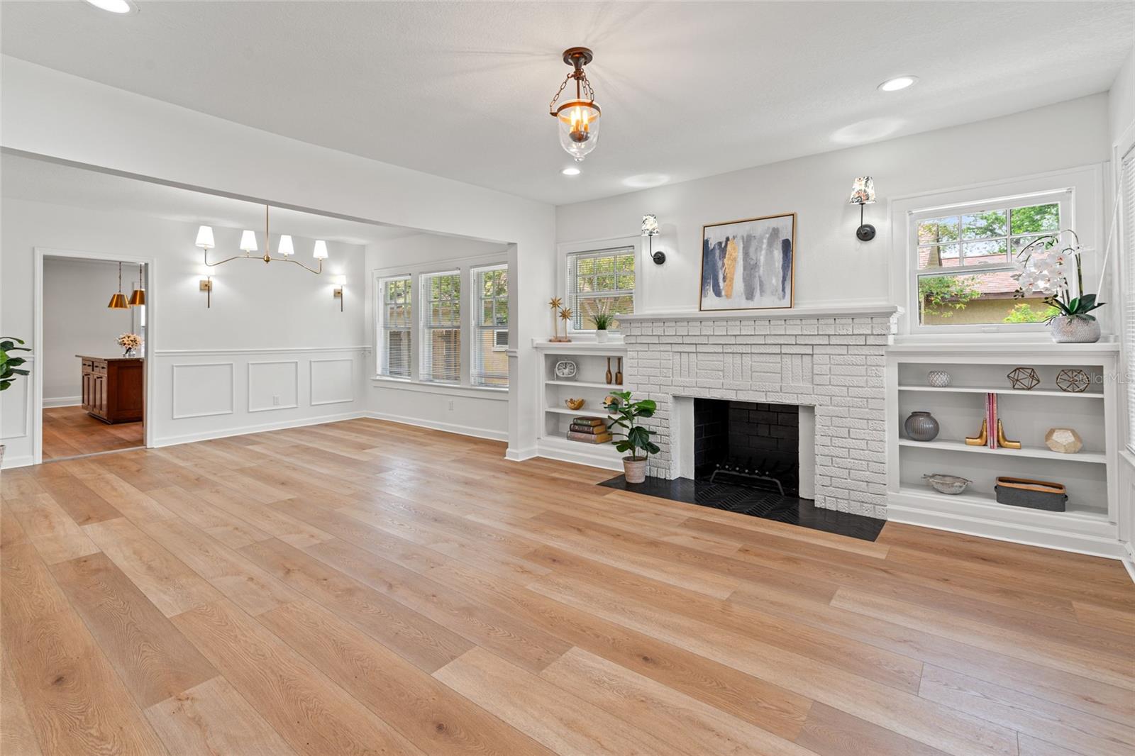 2222 N RIDGEWOOD AVE