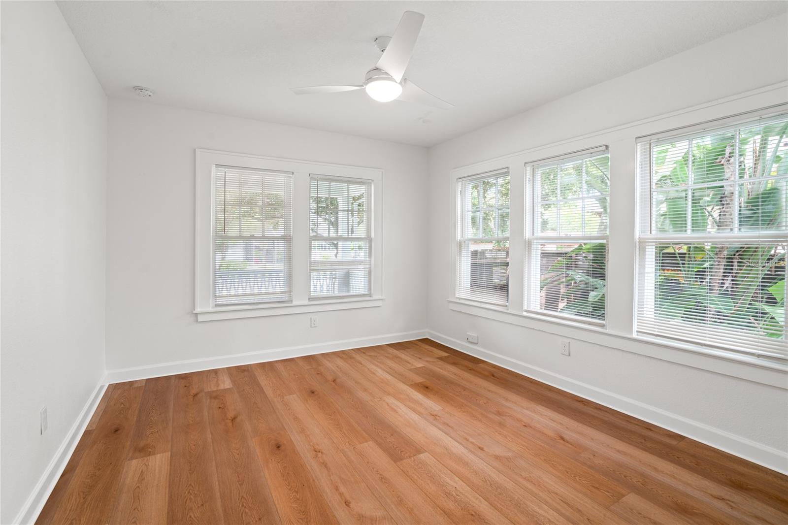 2222 N RIDGEWOOD AVE