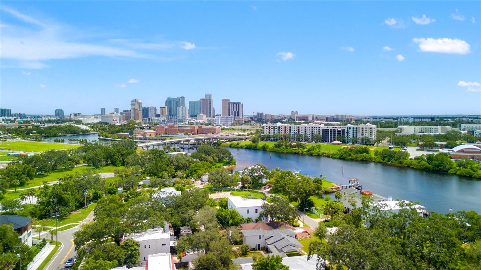 2222 N RIDGEWOOD AVE