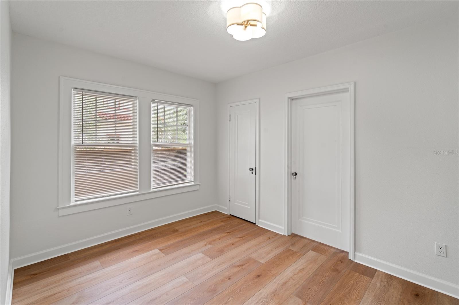 2222 N RIDGEWOOD AVE