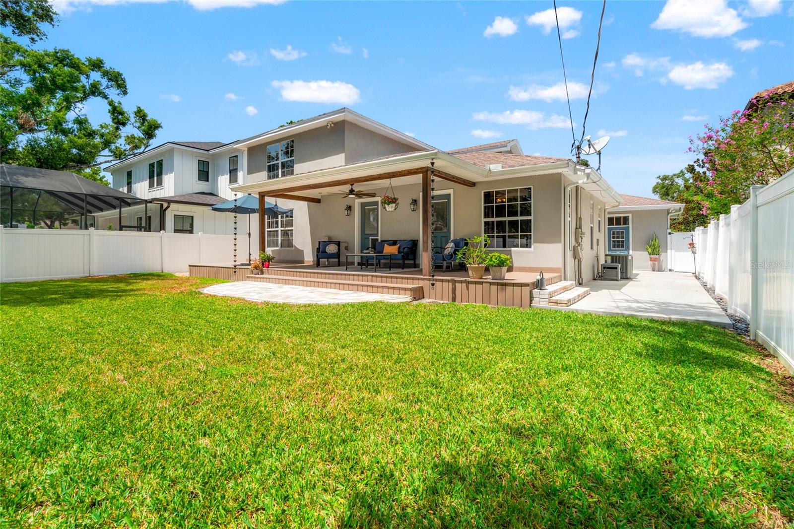 3906 W DE LEON ST