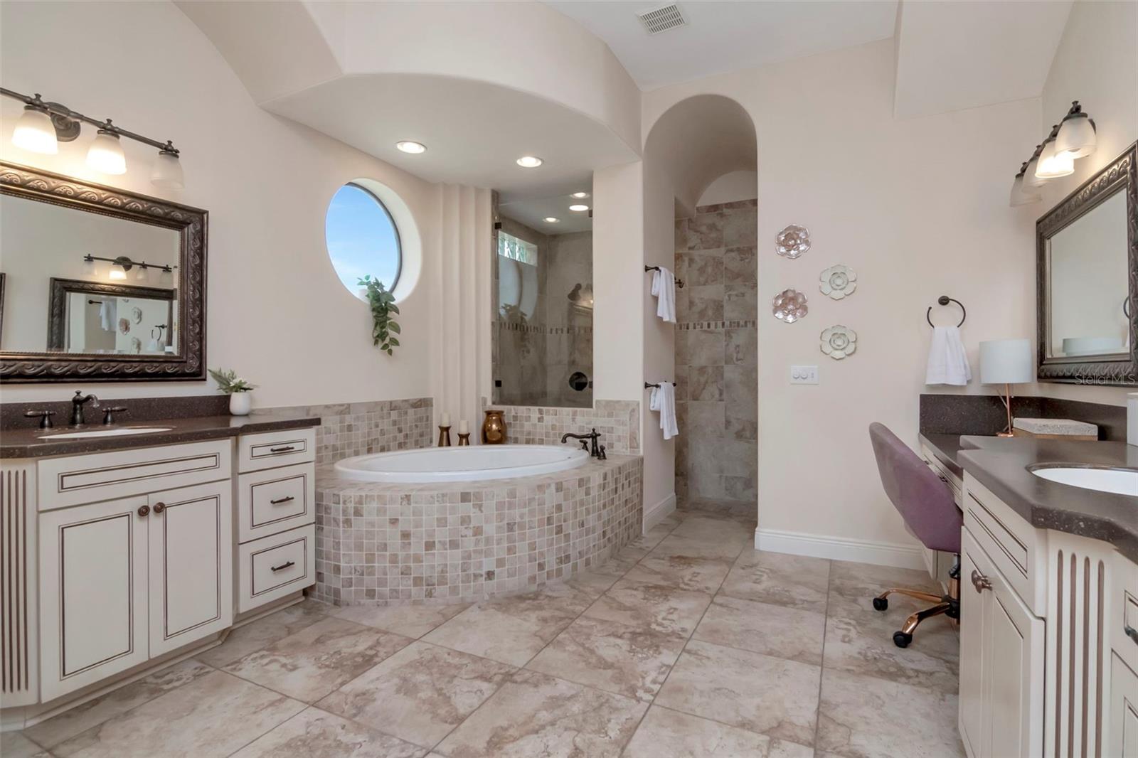 1022 EMERALD CREEK DR