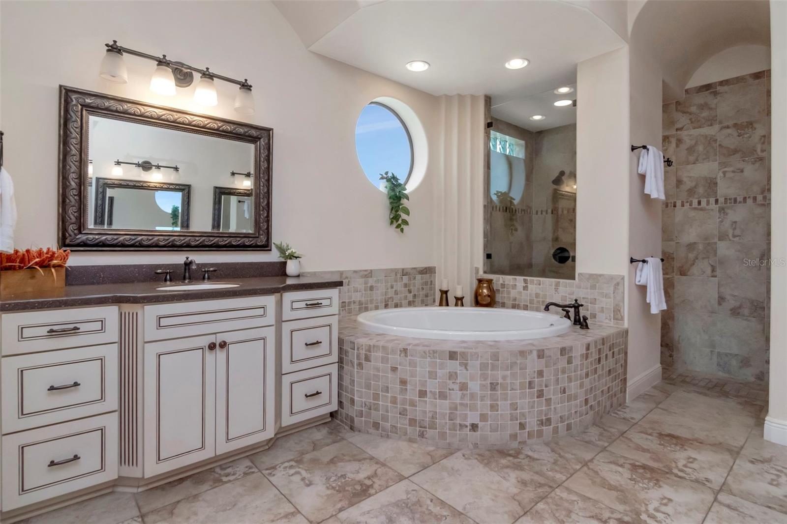 1022 EMERALD CREEK DR