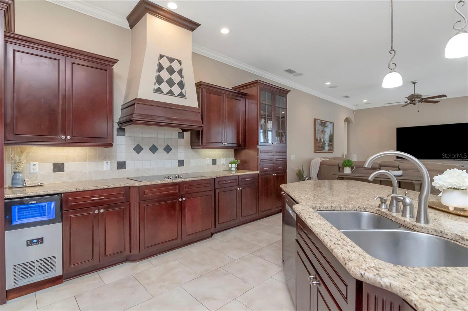 1022 EMERALD CREEK DR