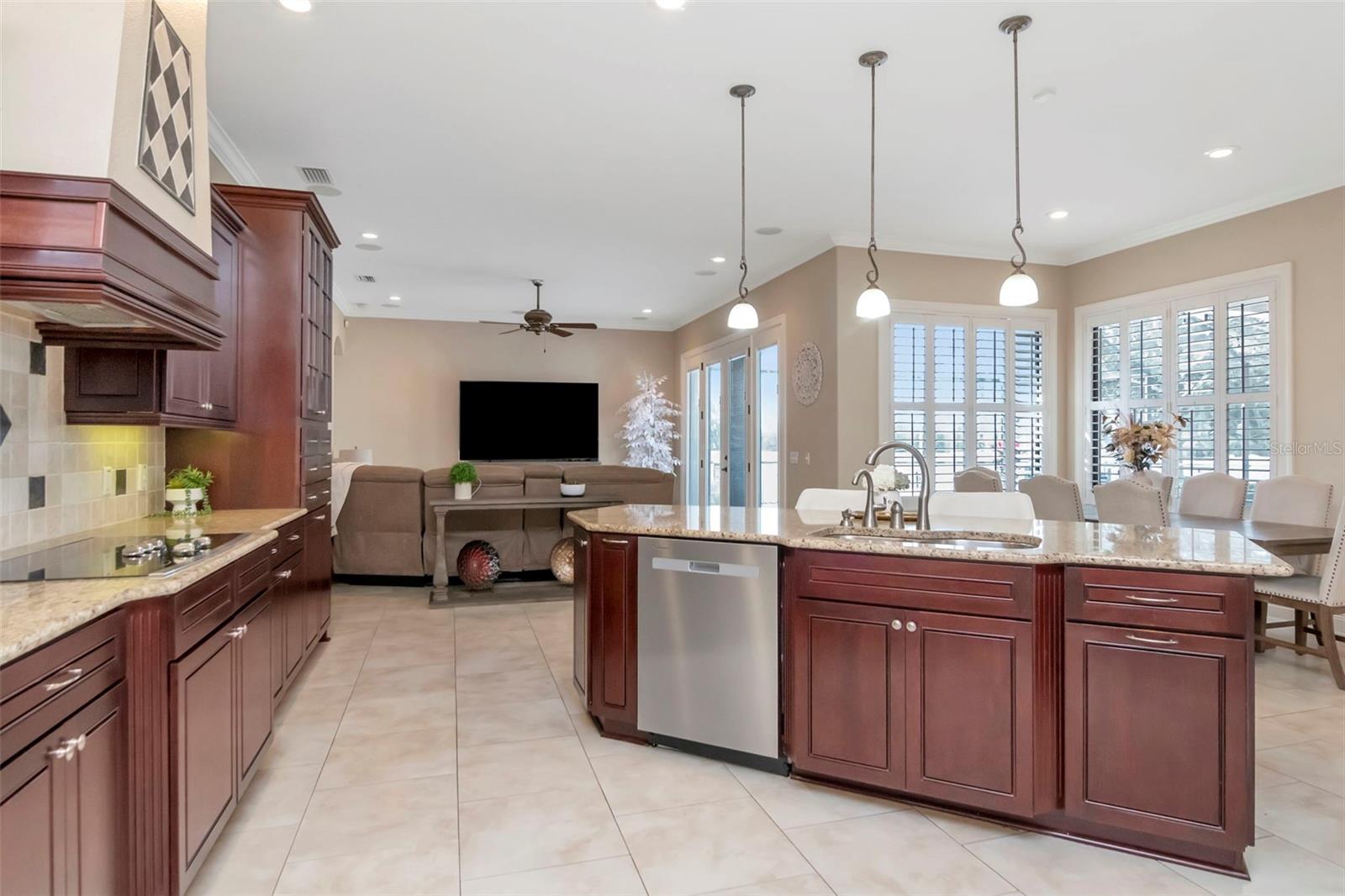 1022 EMERALD CREEK DR