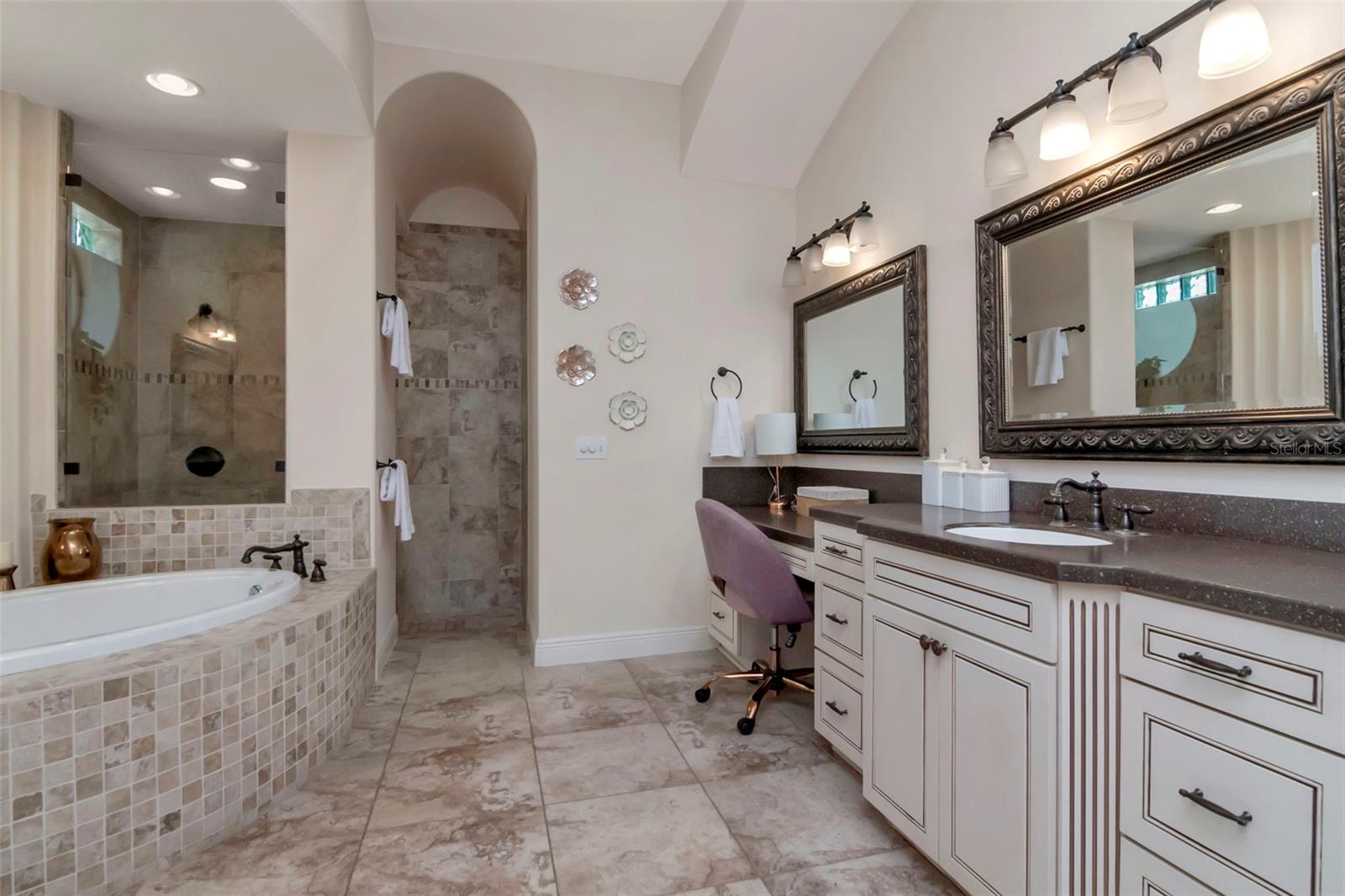 1022 EMERALD CREEK DR