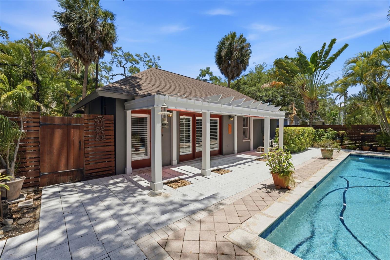 912 S FREMONT AVE