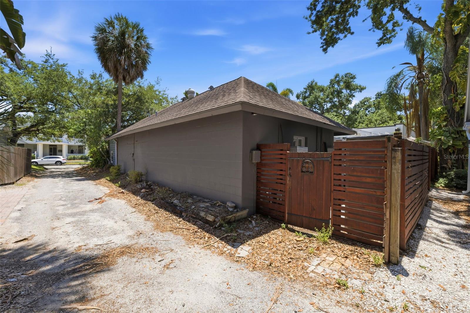 912 S FREMONT AVE