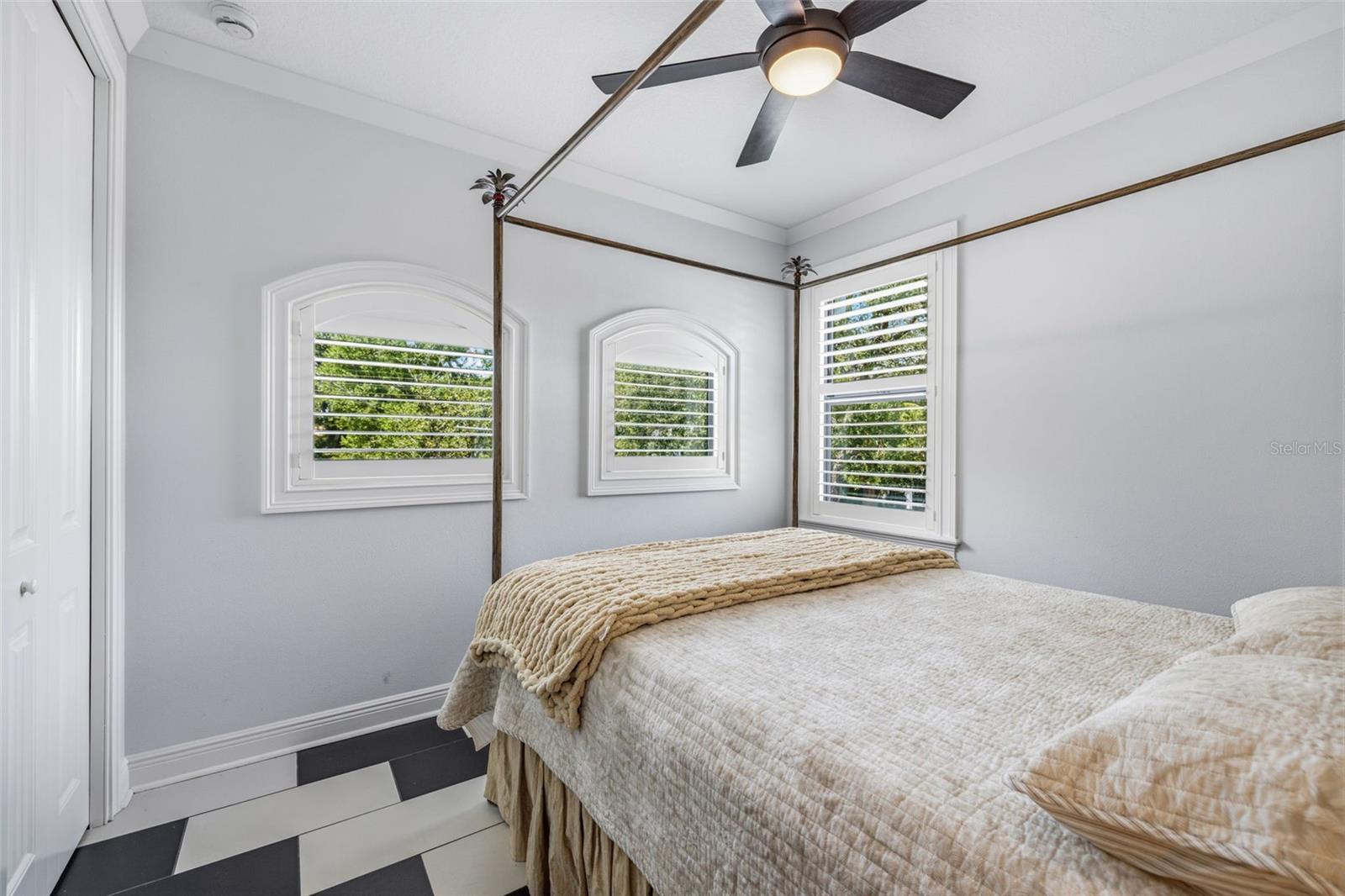 3210 W VILLA ROSA ST
