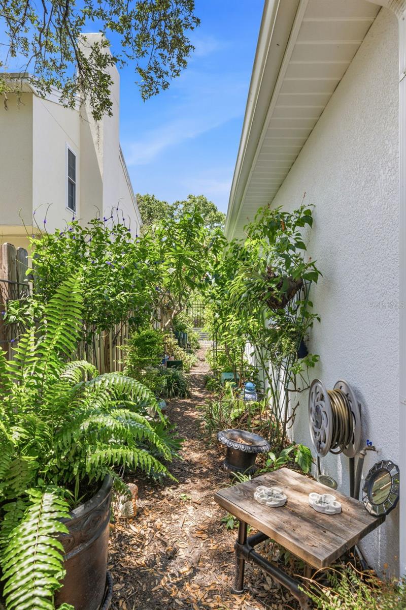 3210 W VILLA ROSA ST
