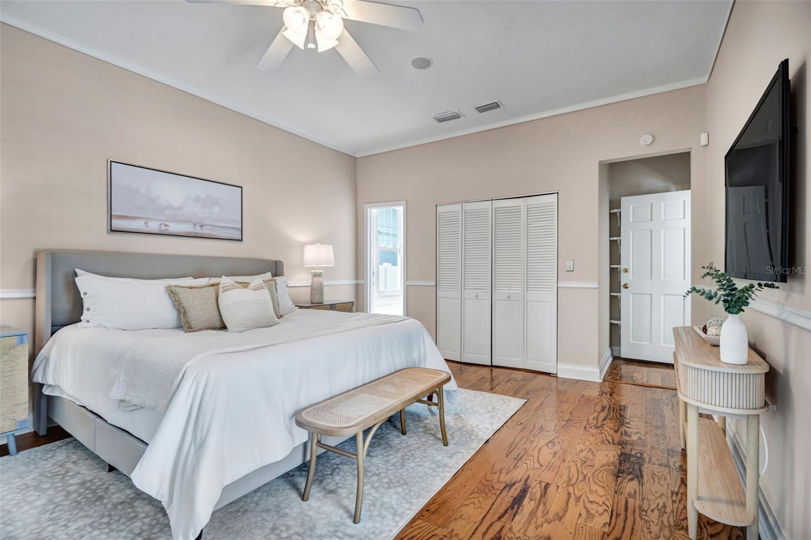 3002 W ANGELES ST