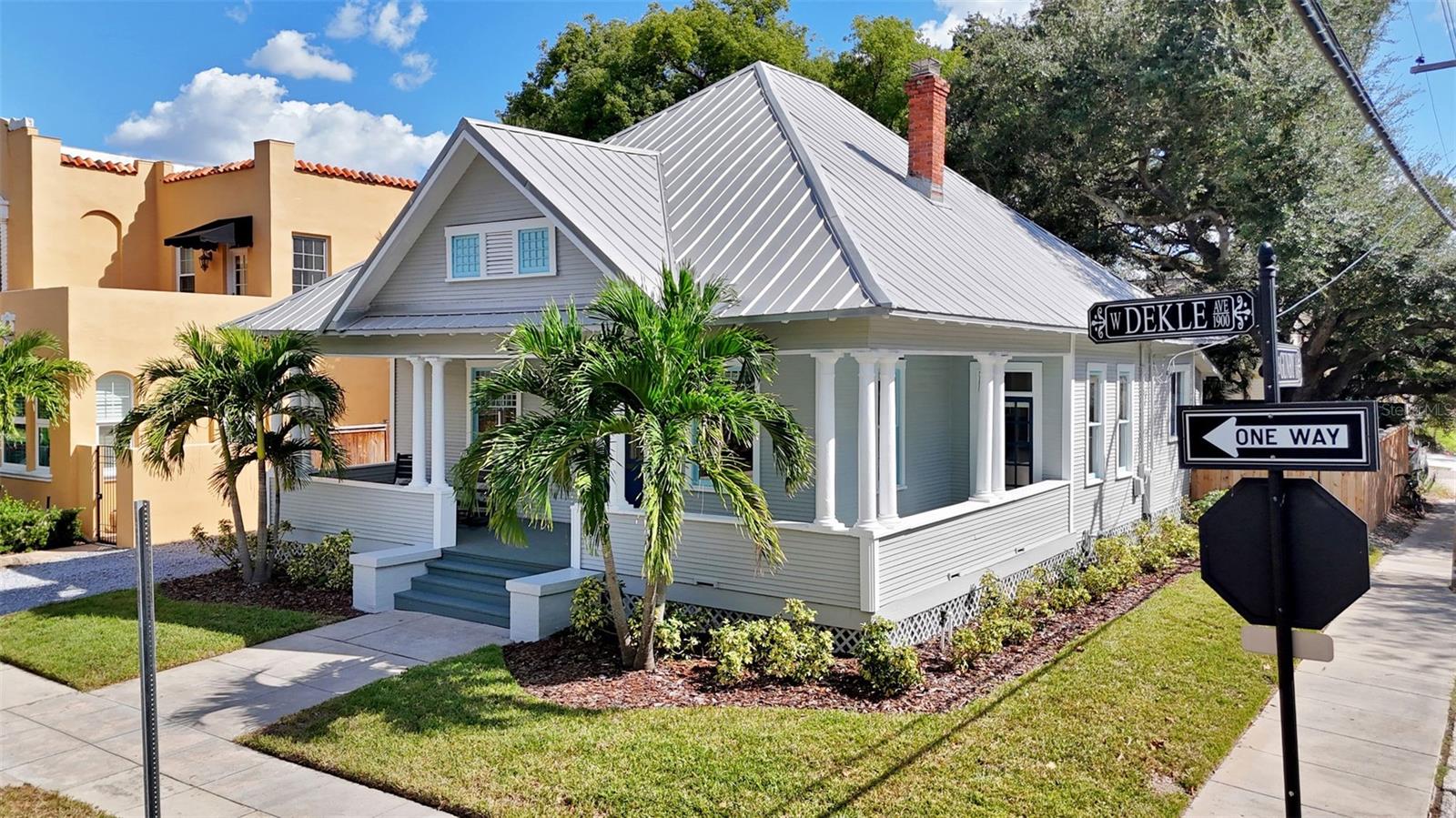 1918 W DEKLE AVE